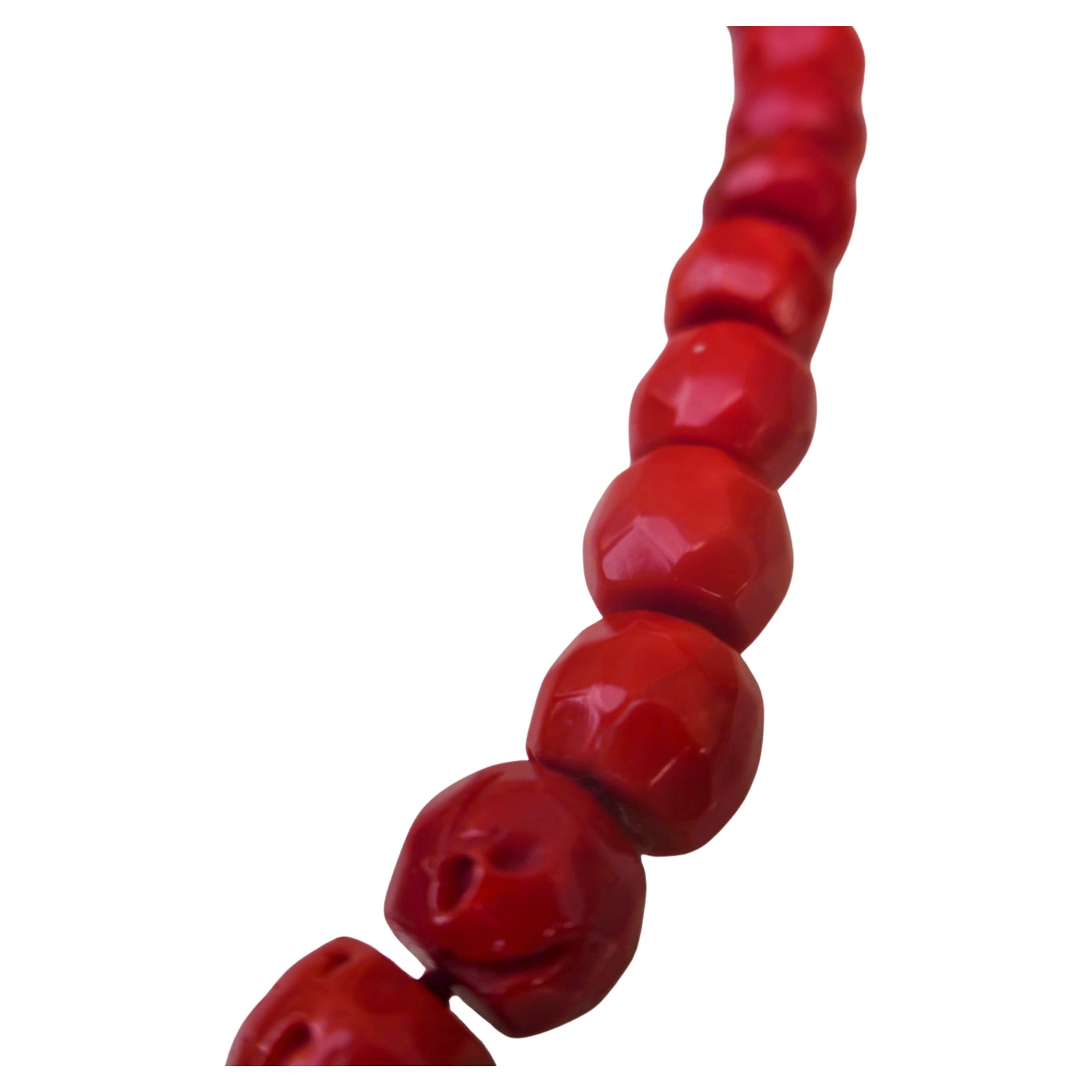 Collier de corail avec monture en or. en vente 3
