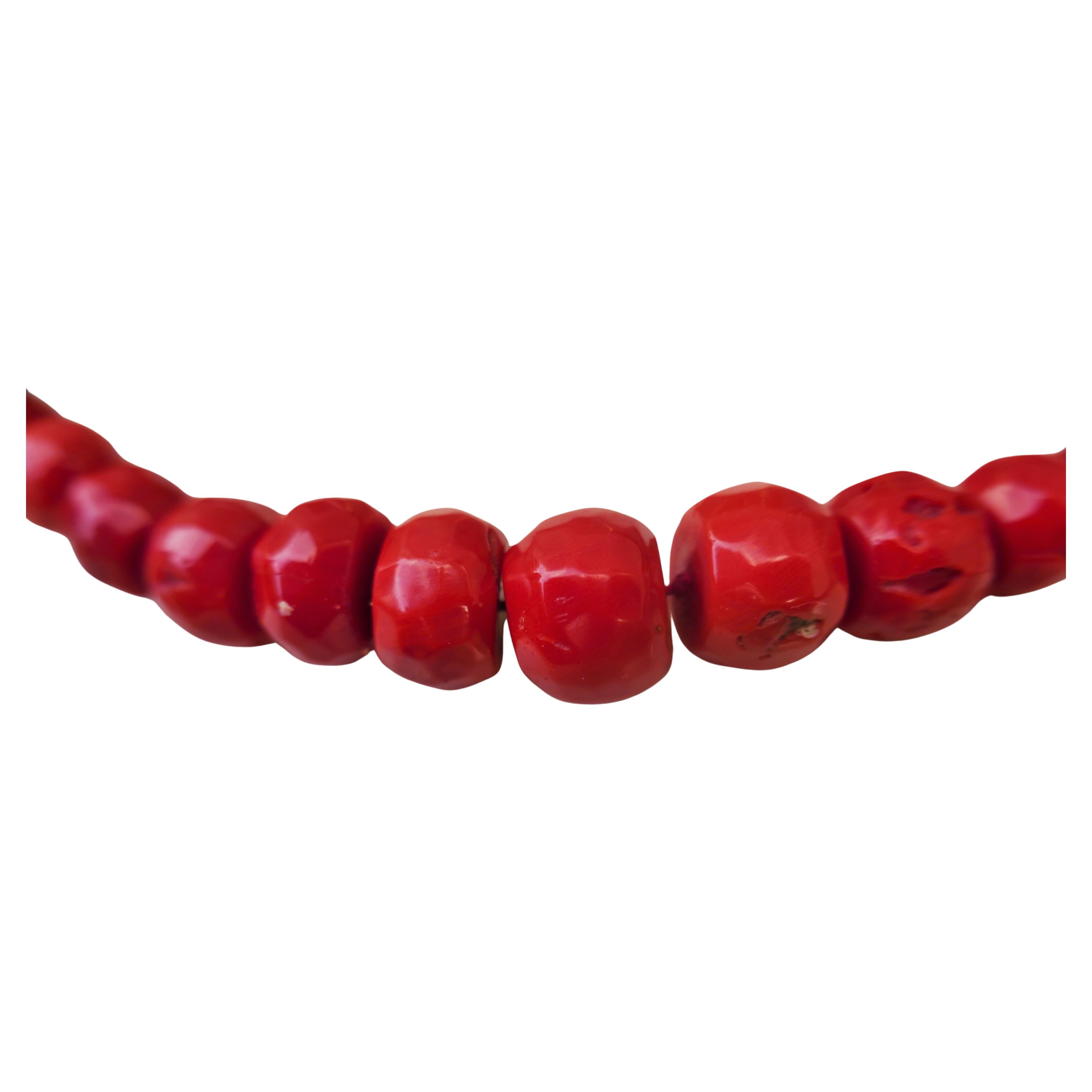 Collier de corail avec monture en or. en vente 4