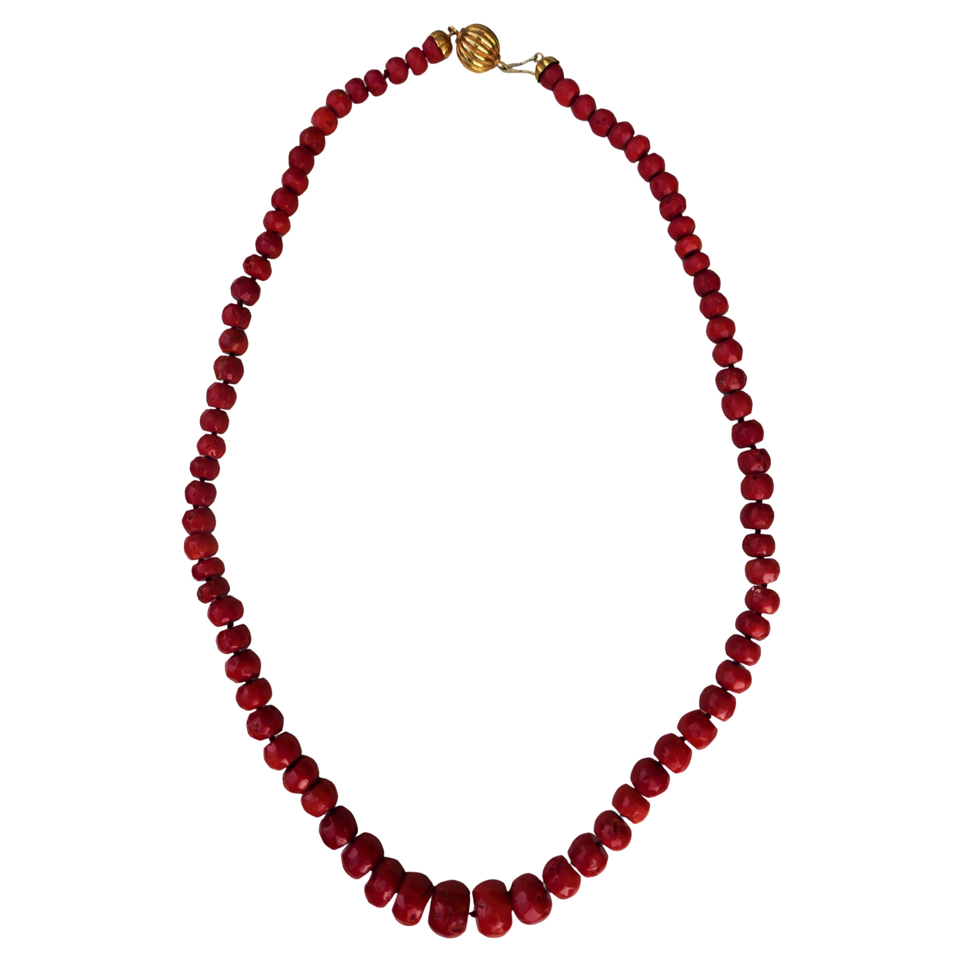 Collier de corail avec monture en or.
Bon état.
Merci de votre attention