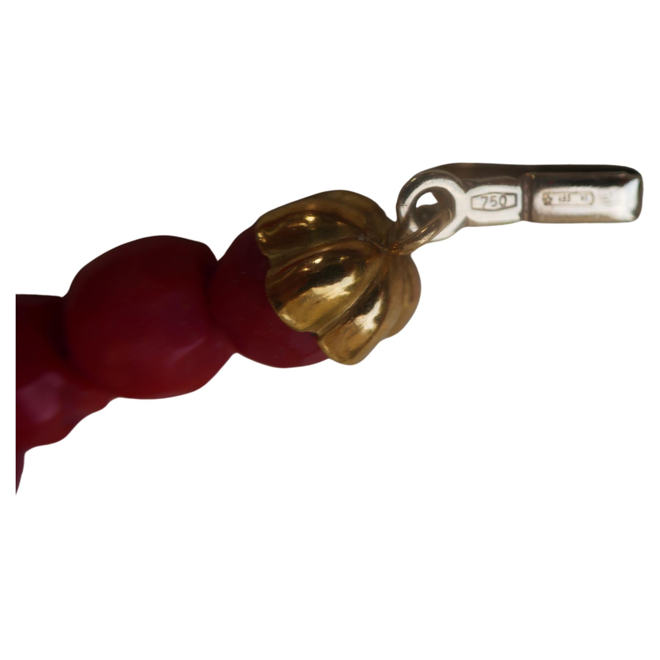 Italian Collier de corail avec monture en or. en vente