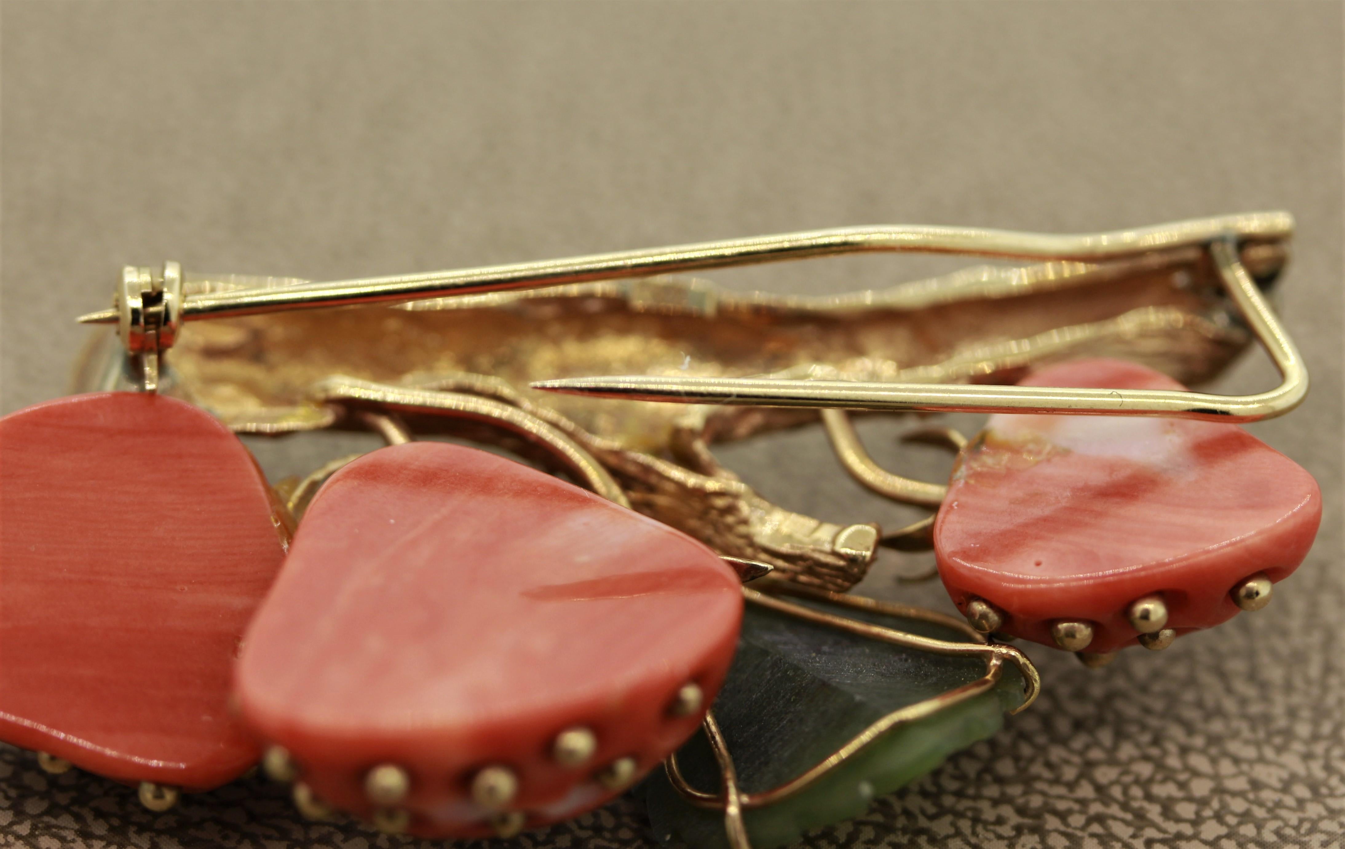 Round Cut Coral Nephrite Gold Strawberry Brooch