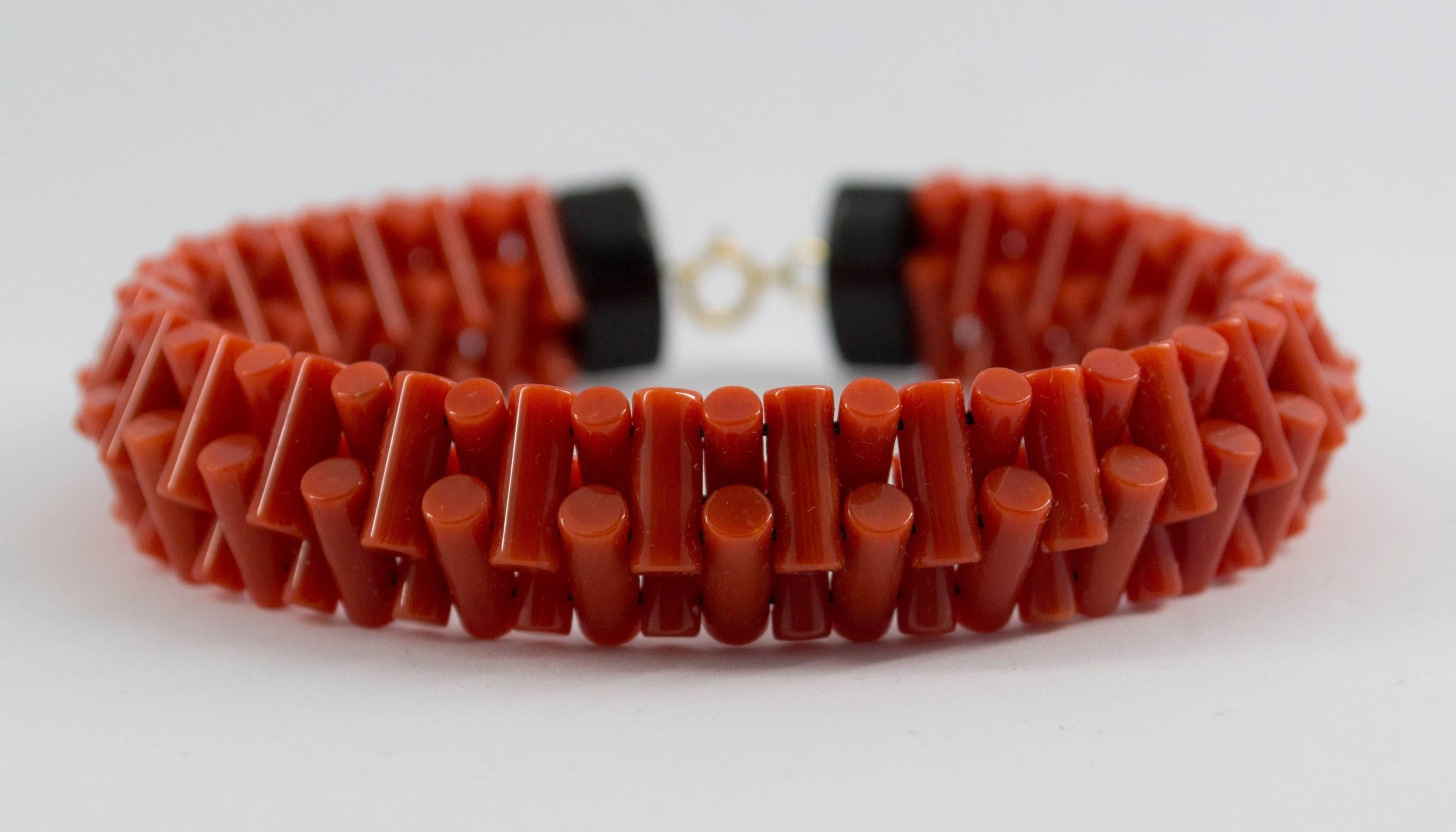 This bracelet is made of Mediterranean (Sardinia, Italy) red Coral with two Onyxes at the end and closure in 18 carat yellow gold.
A classic stone like Coral used in a fresh, geometric and modern style.
We're a workshop so every piece is handmade,