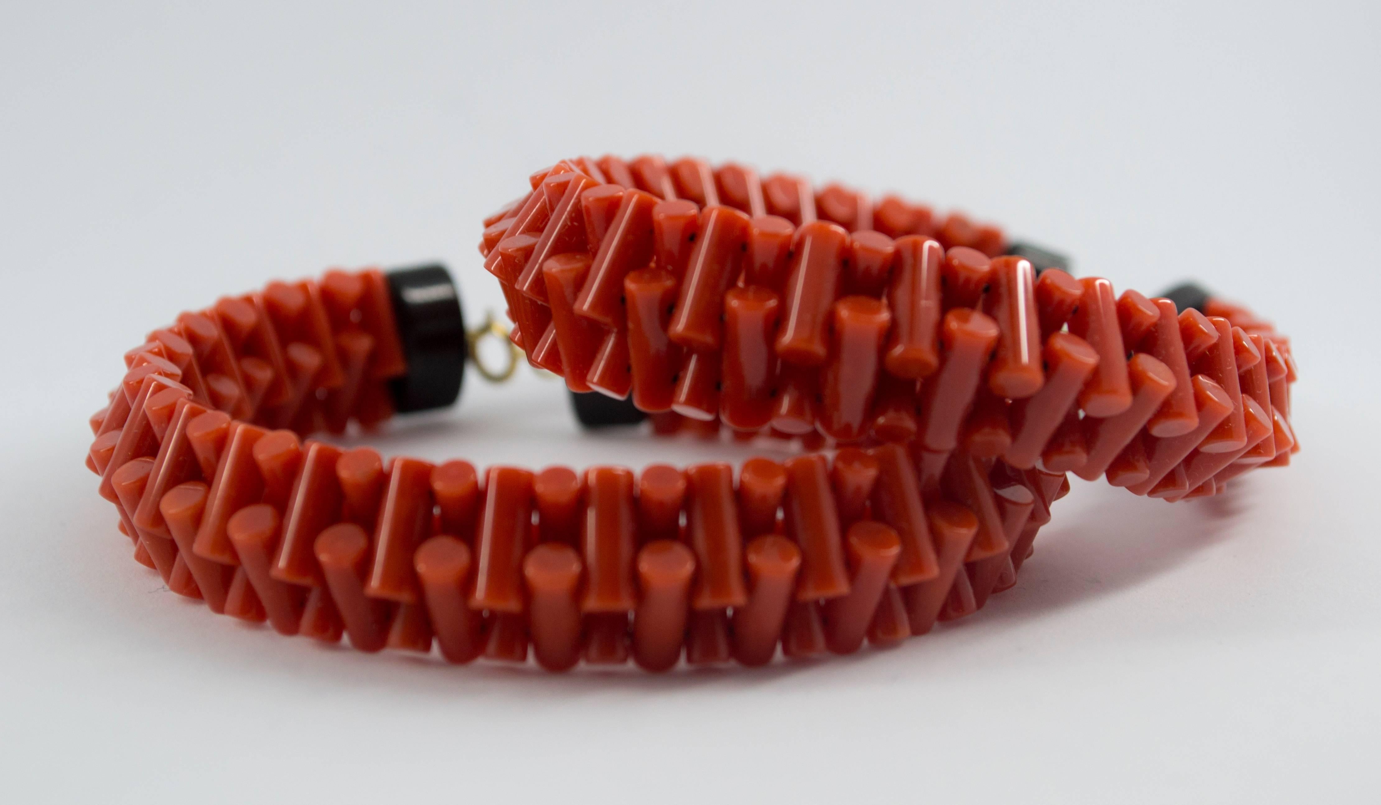 Mediterranean Red Coral Onix Yellow Gold Geometric Bracelet In New Condition In Naples, IT