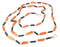 Collier vintage en or jaune 14 carats avec corail naturel et onyx, Europe, vers 1950