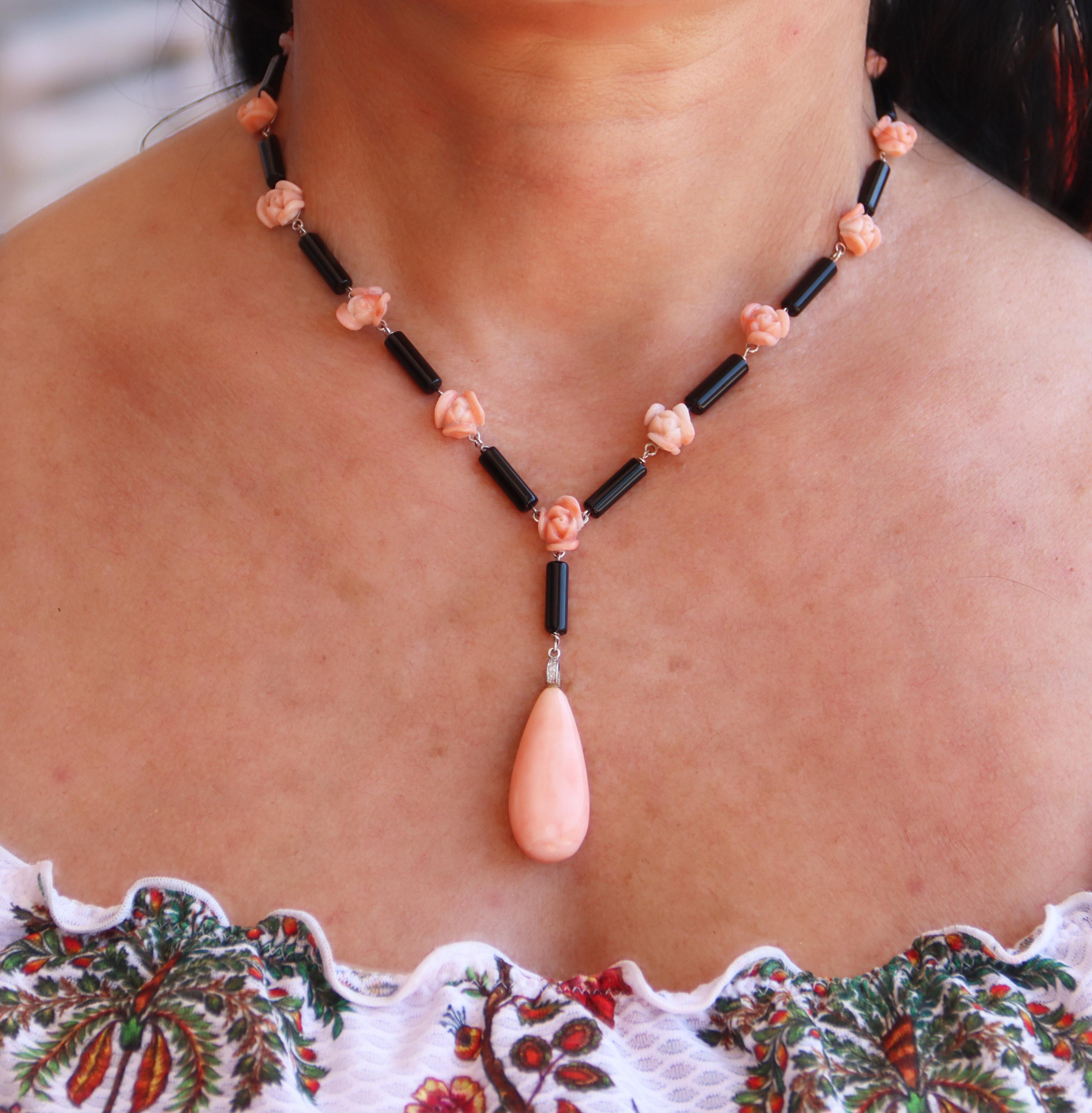 Collana con ciondolo in oro bianco 18 carati con corallo e onice in vendita 2
