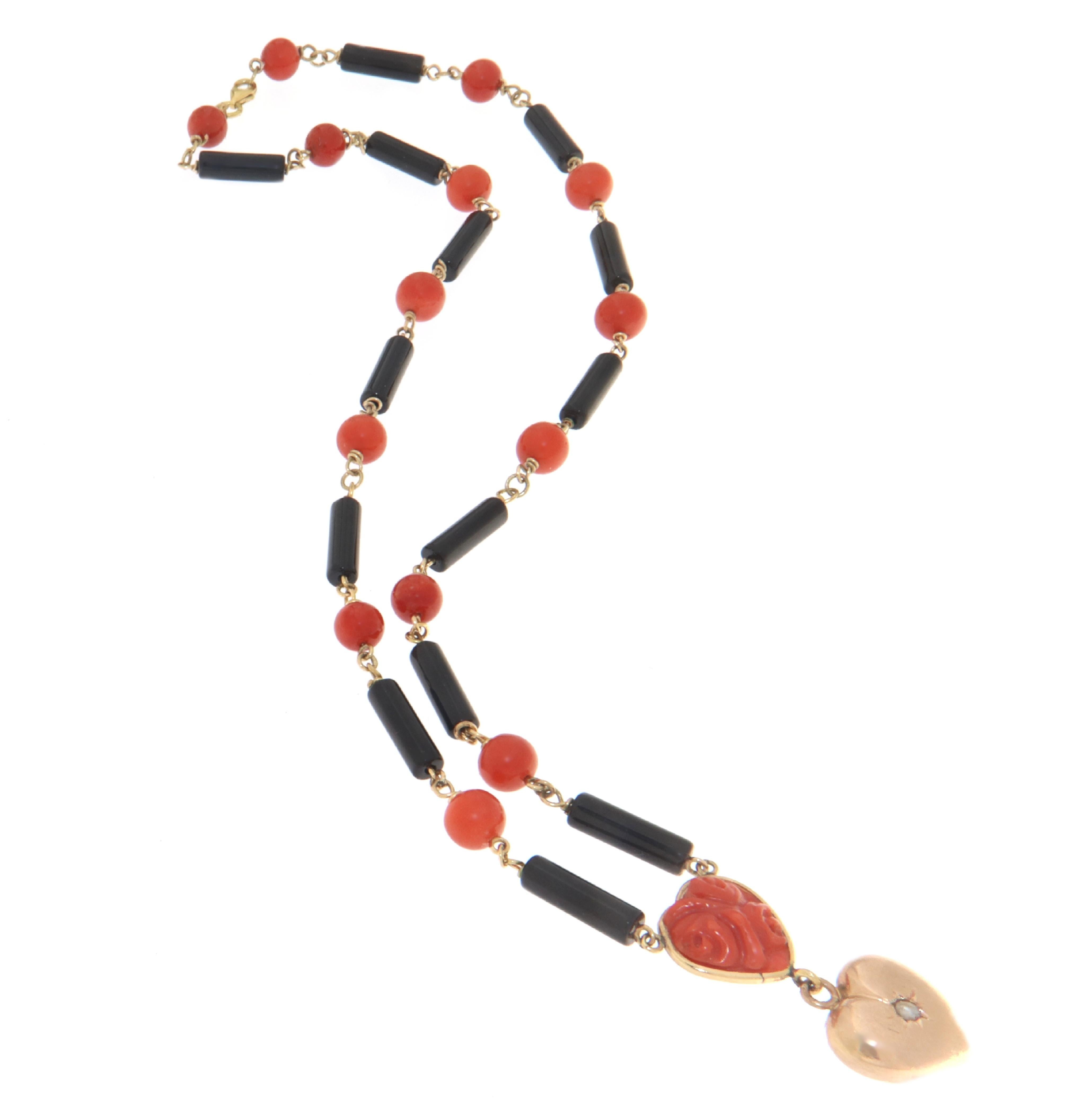 Coral Onyx 18 Karat Yellow Gold Pendant Necklace For Sale 1