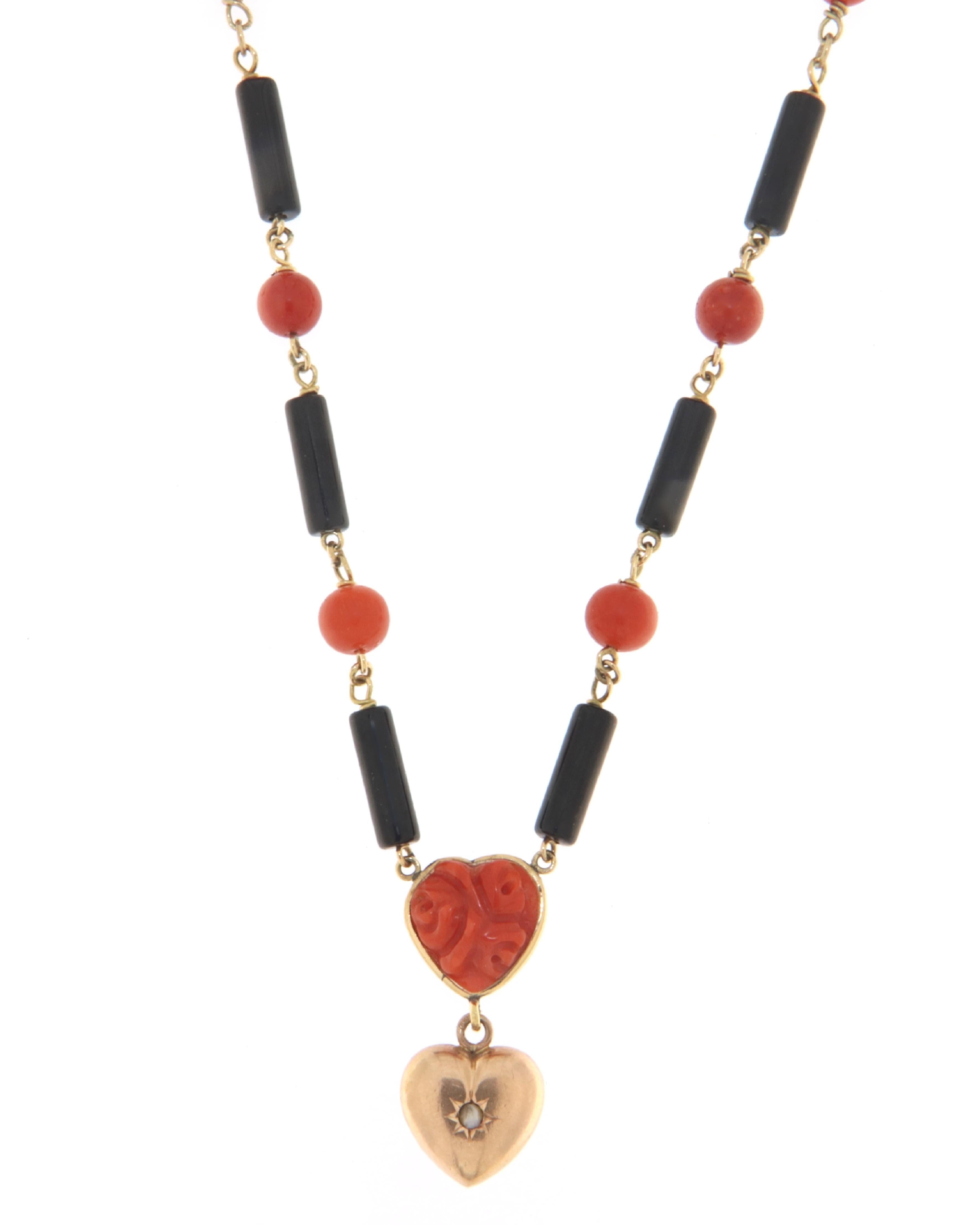 Coral Onyx 18 Karat Yellow Gold Pendant Necklace For Sale 2