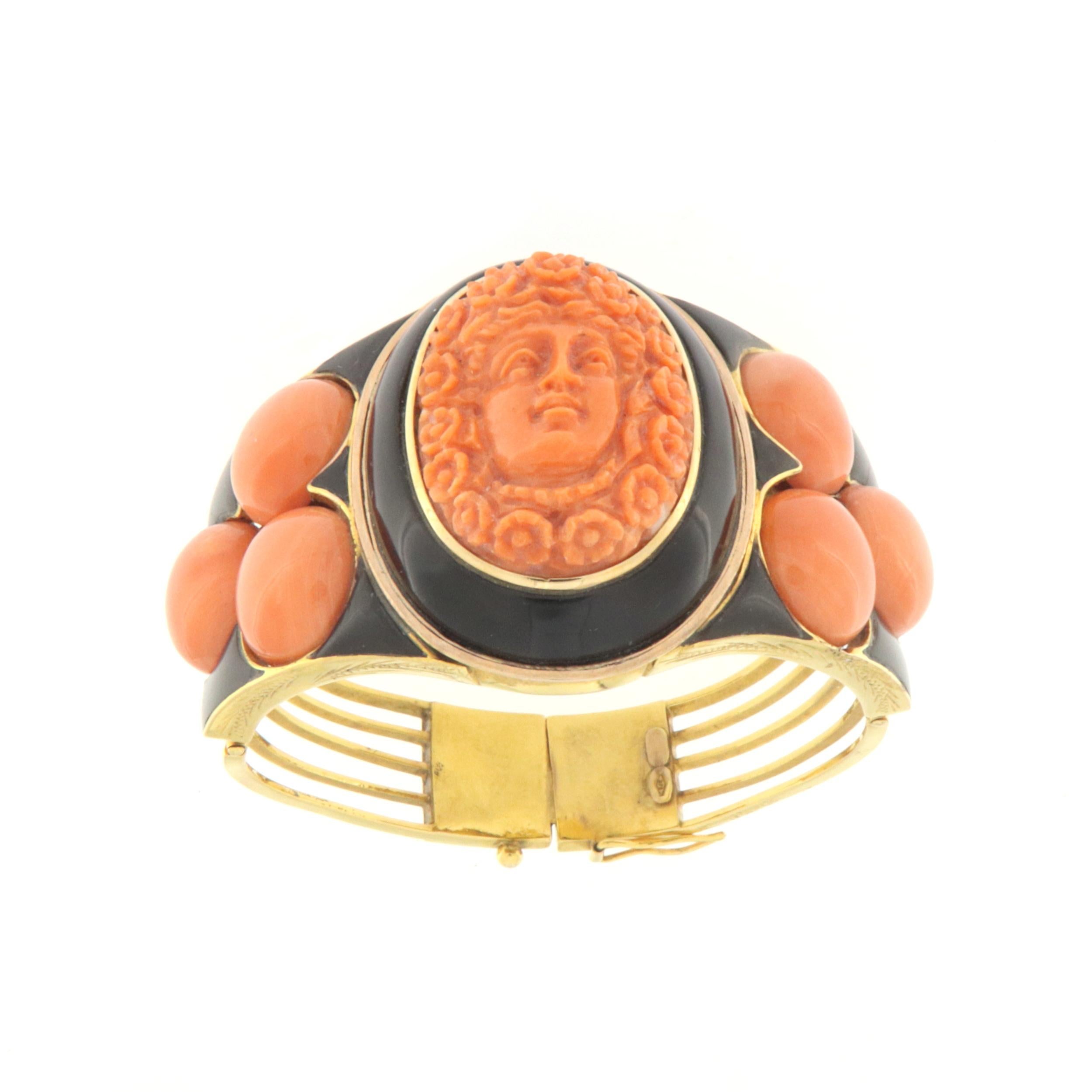 9 karat yellow gold bracelet completely hand engraved in the 1950s style, with an cameo natural coral face oval and onyx.
The bangle bracelet is made in the South Italy.

Bracelet total weight 73.60 grams 
Size 16 centimetres 
Inches 6,29 