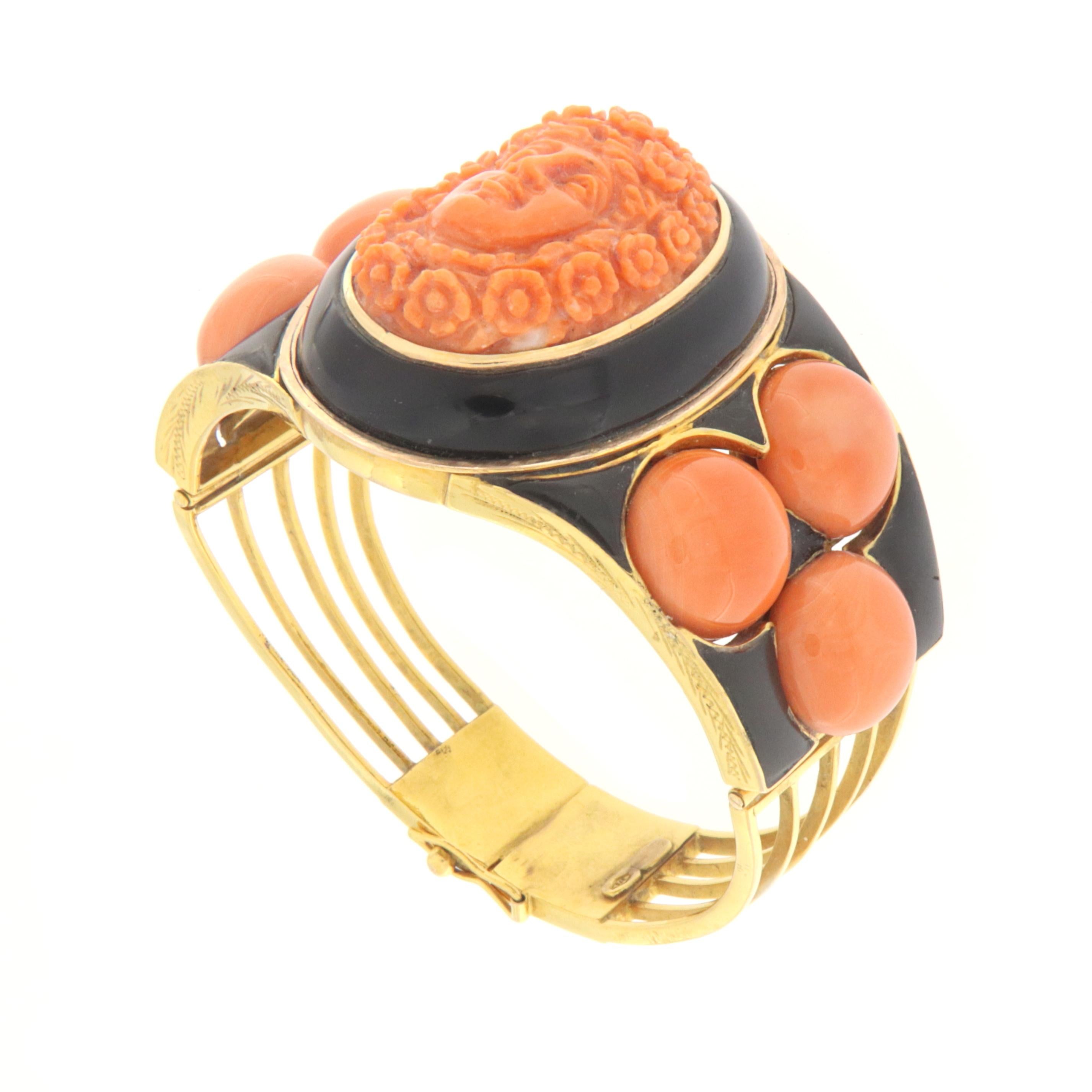 Coral Onyx 9 Karat Yellow Gold Bangle Bracelet In New Condition For Sale In Marcianise, IT