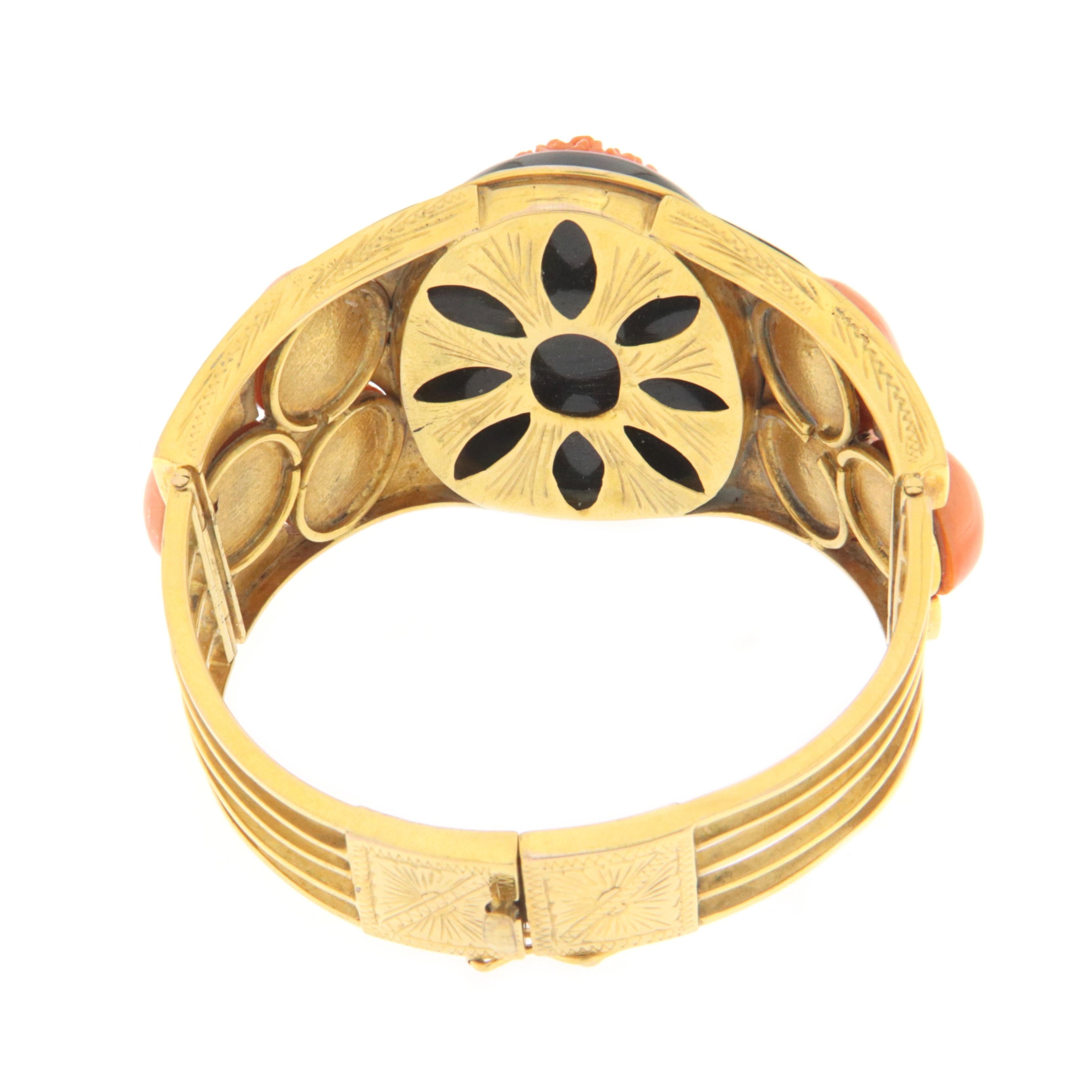 Women's Coral Onyx 9 Karat Yellow Gold Bangle Bracelet For Sale