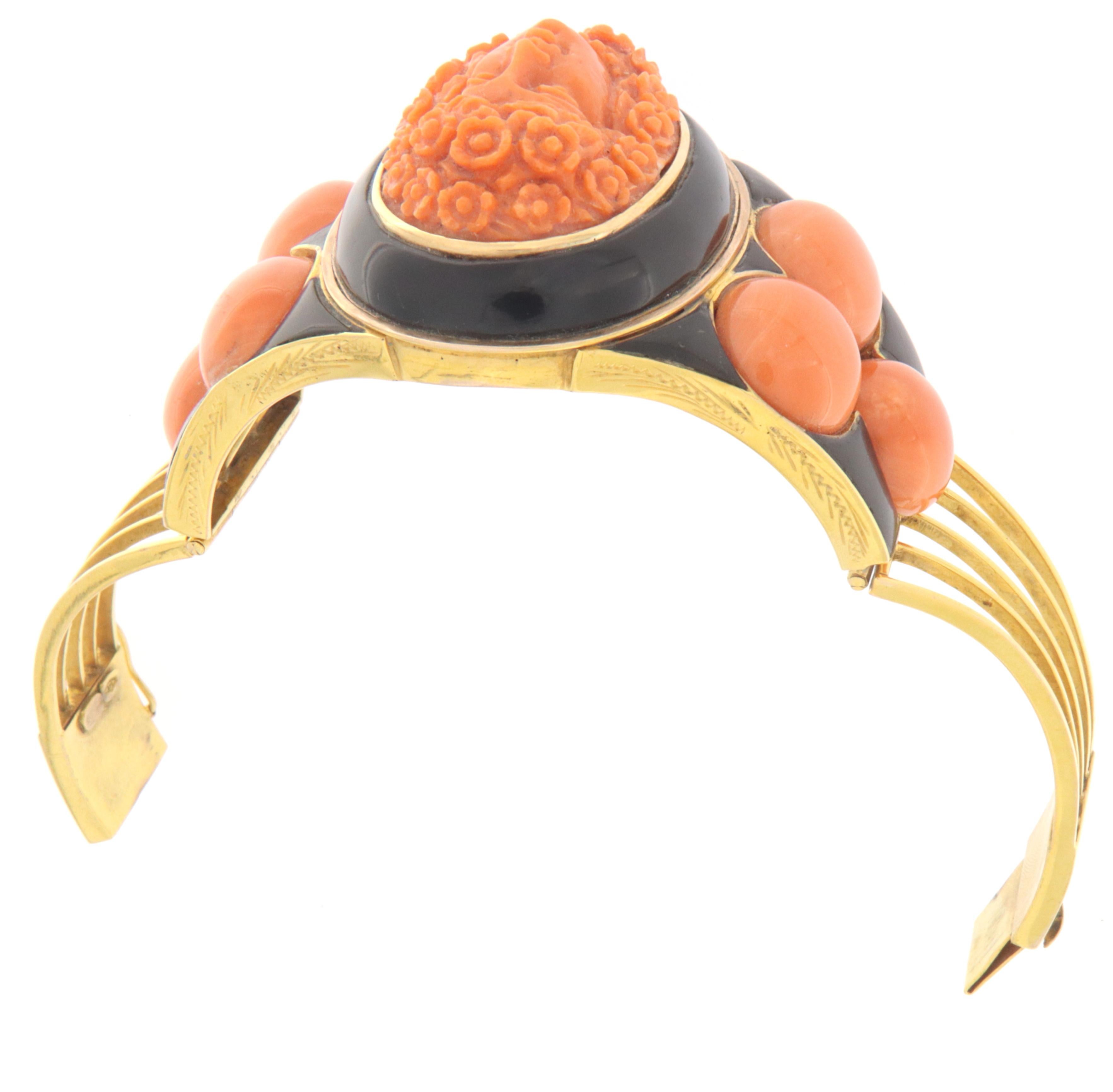 Koralle Onyx 9 Karat Gelbgold Armreif Armband im Angebot 1