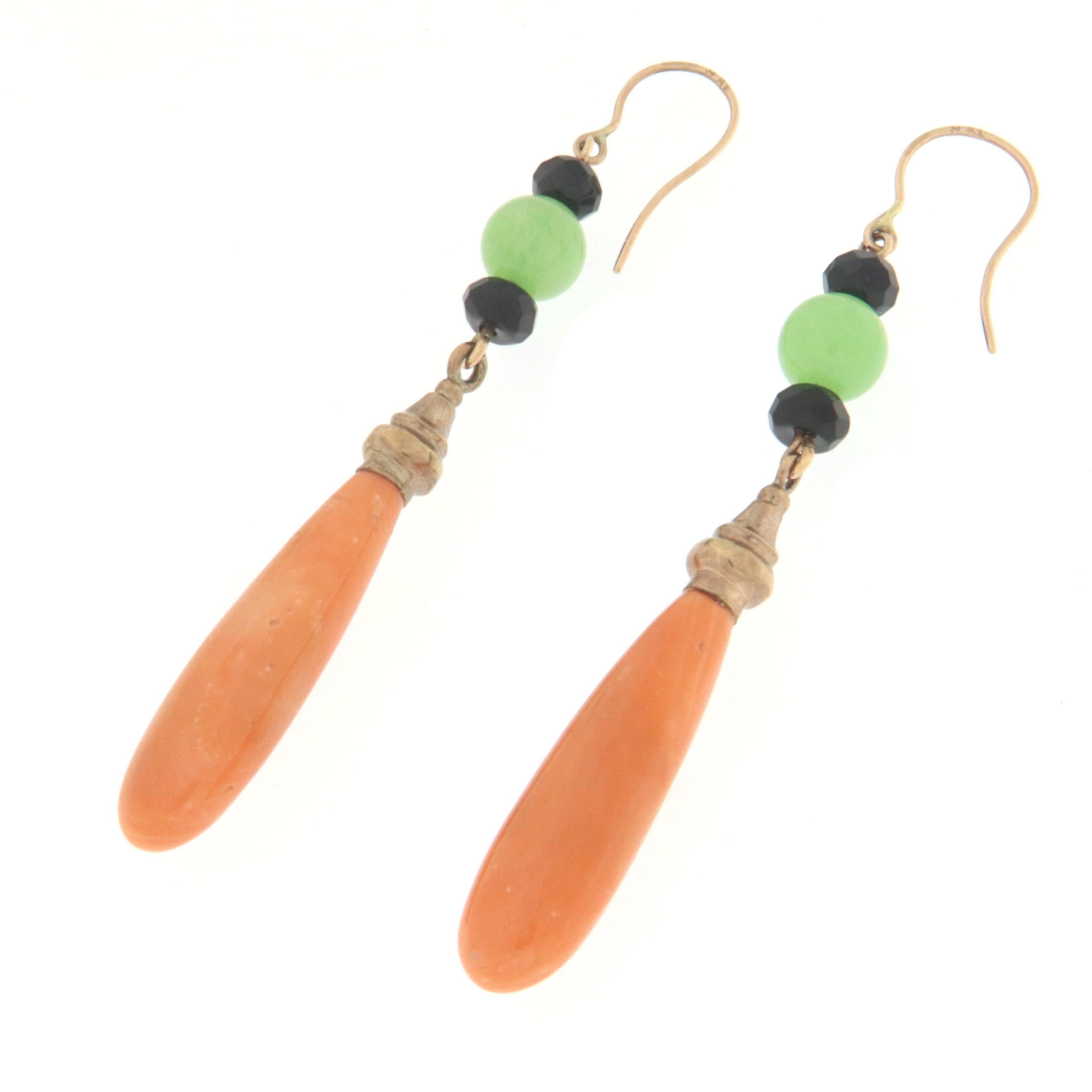 Round Cut Coral Onyx Agate 9 Karat Yellow Gold Drop Earrings For Sale