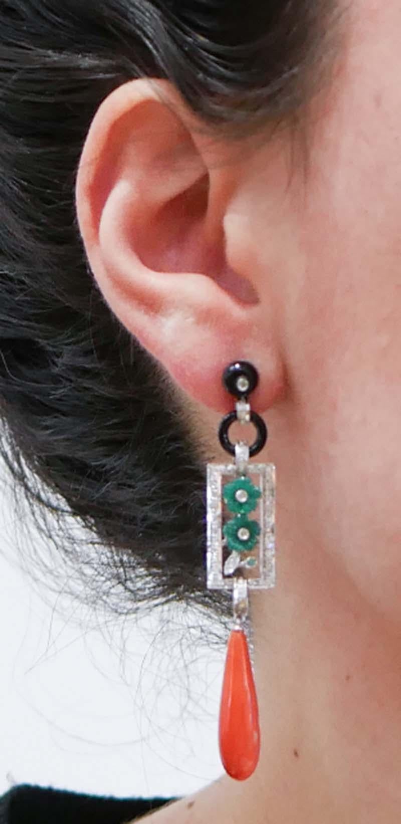 Coral, Onyx, Agate, Diamonds, Tsavorite, Platinum Earrings. In Good Condition In Marcianise, Marcianise (CE)