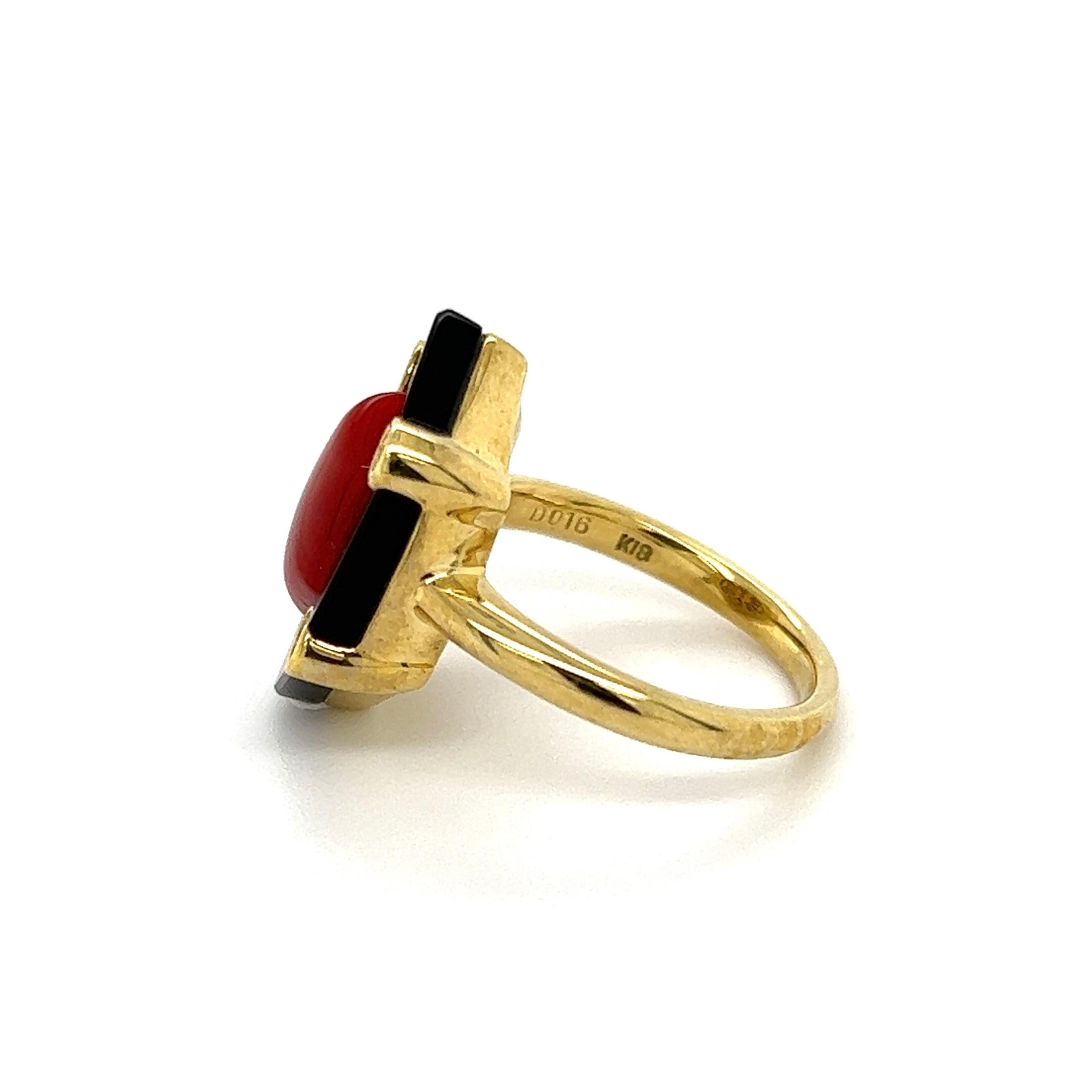 Coral Onyx and Diamond Art Deco Revival Gold Ring Estate Fine Jewelry In Excellent Condition In Montreal, QC
