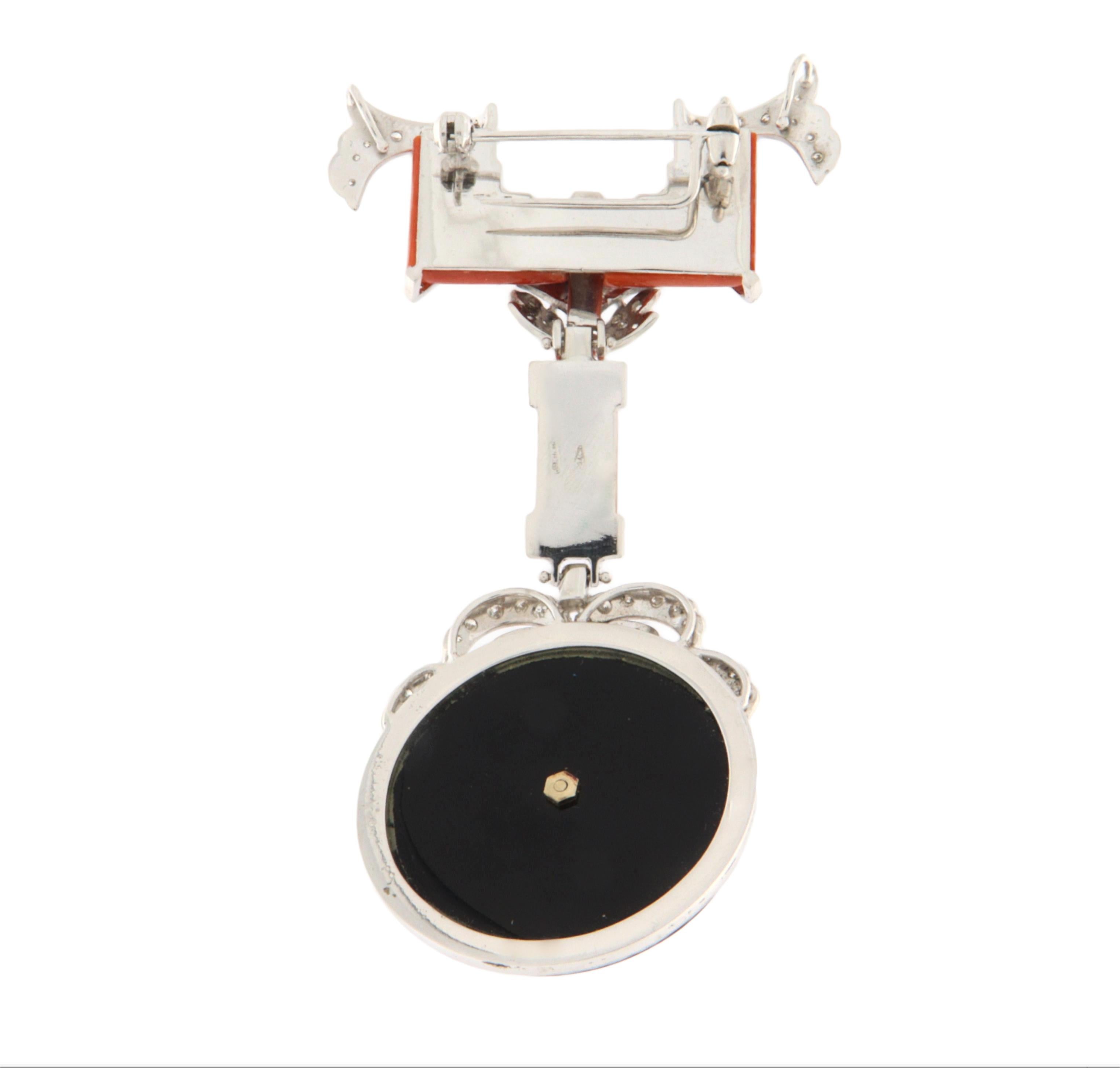 Taille brillant Collier et broche pendentif en or blanc 18 carats, corail, onyx et diamants en vente