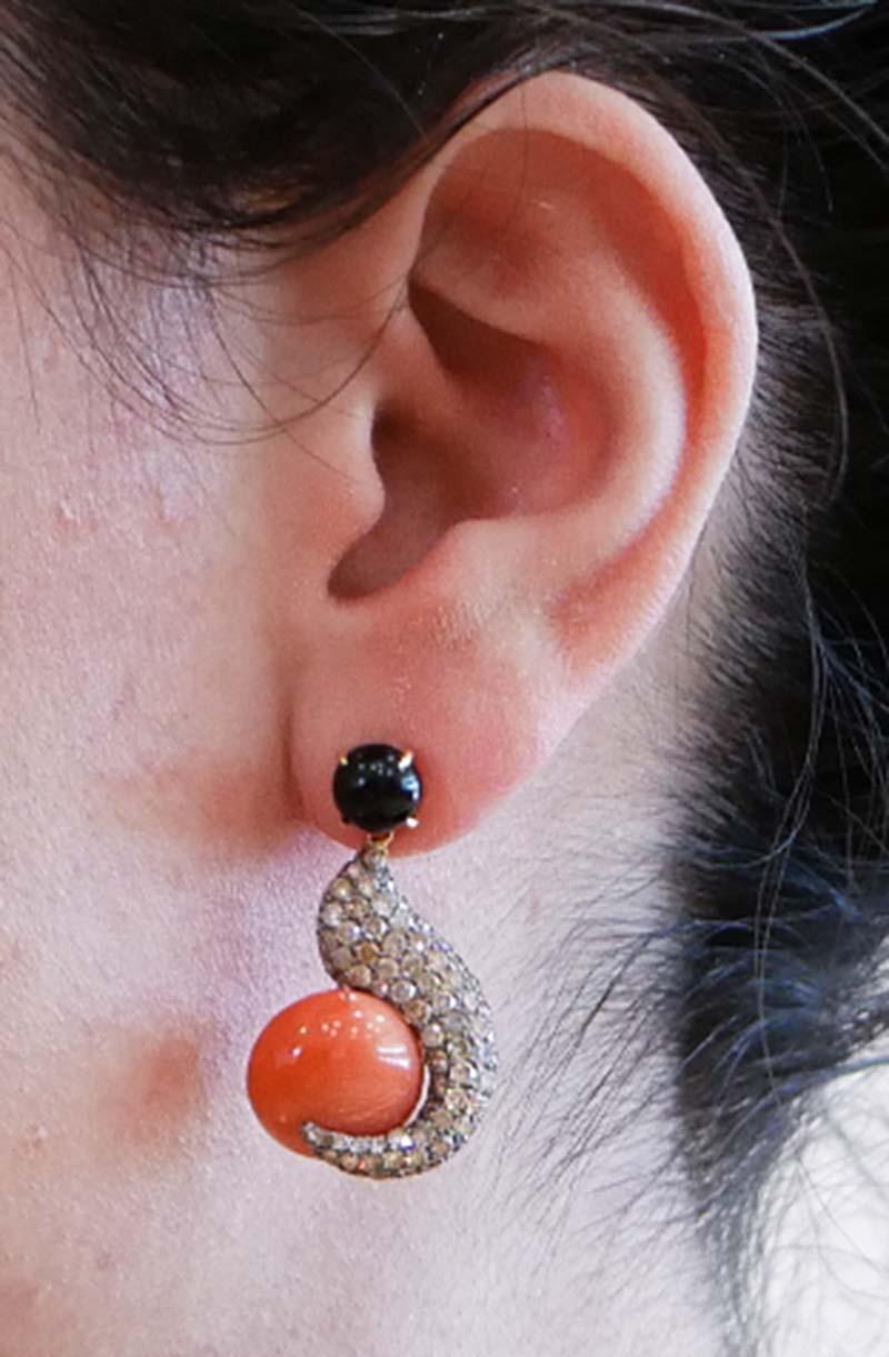 Coral, Onyx, Diamonds, 18 Karat White Gold, Rose Gold and Yellow Gold Earrings. In New Condition For Sale In Marcianise, Marcianise (CE)