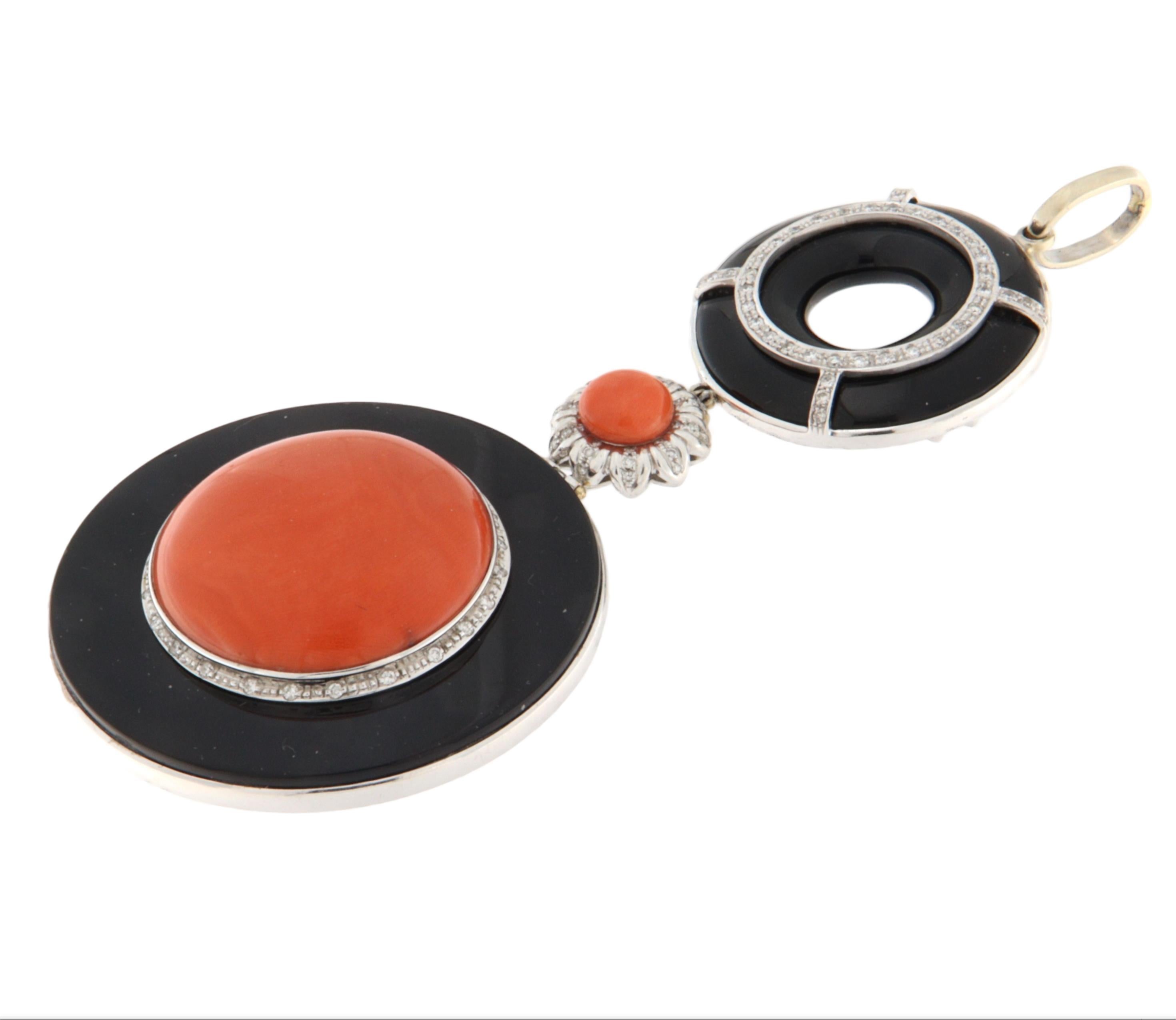 Artigiano Collana con ciondolo in oro bianco 18 Kt con corallo e onice e diamanti in vendita