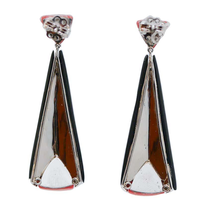 Rétro Coral, Onyx, Diamonds, Platinum Dangle Earrings. in vendita