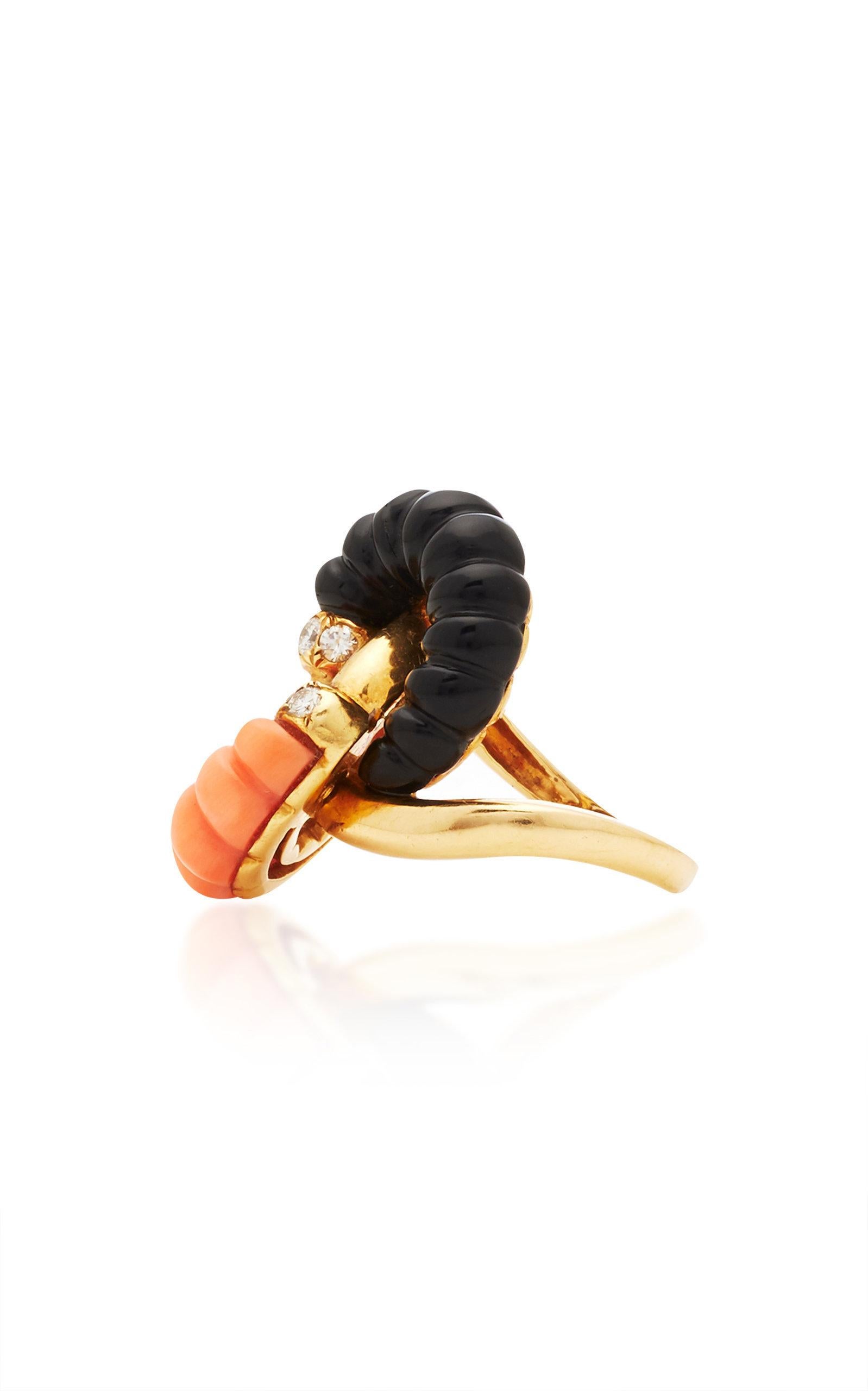 Coral Onyx Diamonds Ring In Good Condition For Sale In New York, NY