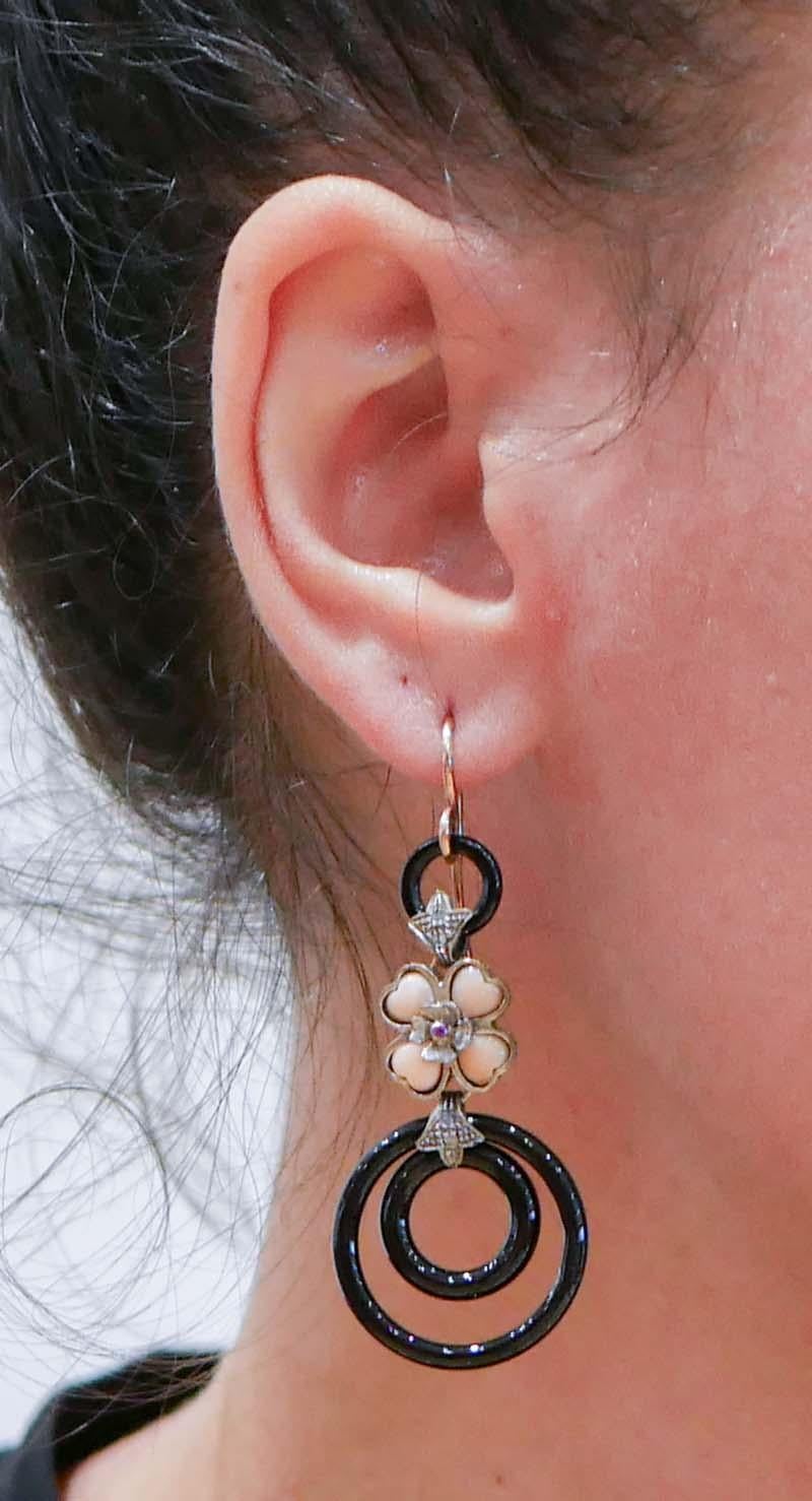 Boucles d'oreilles en or rose, onyx, diamants, rubis et corail Bon état - En vente à Marcianise, Marcianise (CE)
