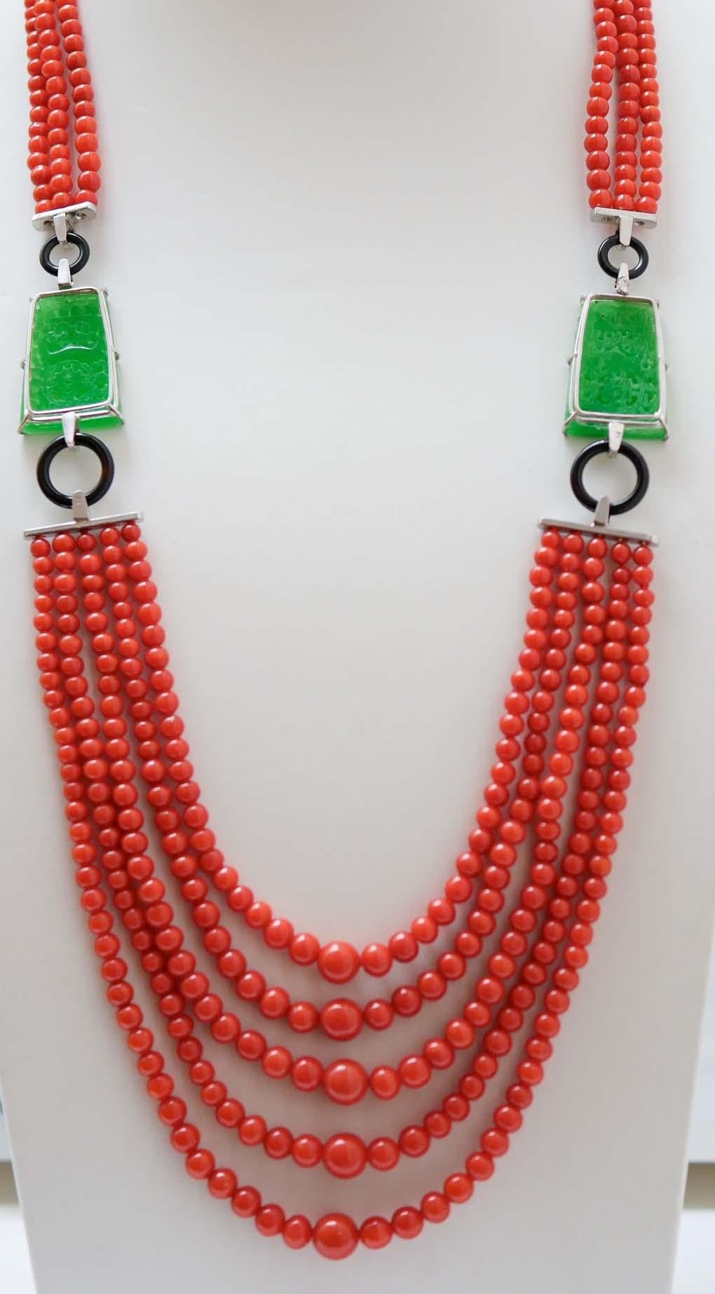 Halskette aus Platin mit Koralle, Onyx, Jade, Diamanten. im Zustand „Gut“ in Marcianise, Marcianise (CE)