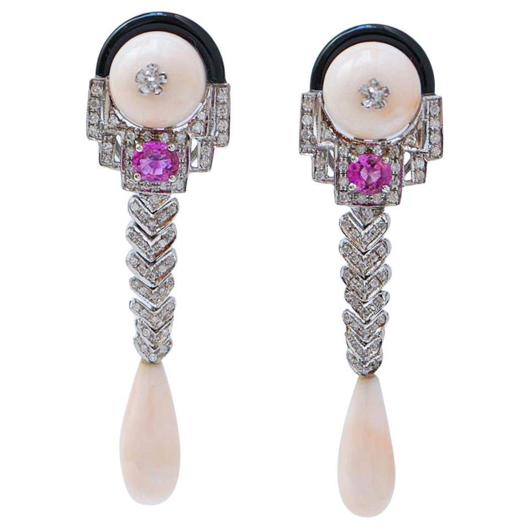 Corail, Onyx, Rubis, Diamants, Boucles d'oreilles en or blanc 14 carats.