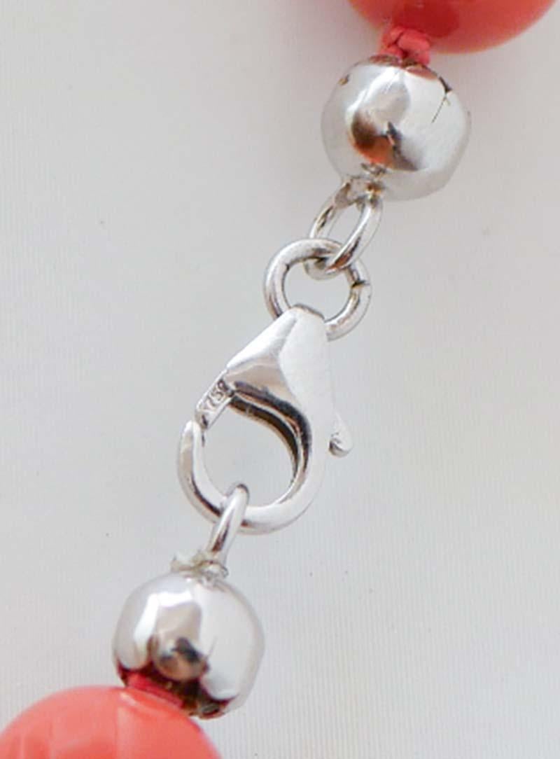 Corallo, onice, zaffiri, diamanti, collana con ciondolo in oro bianco 14 carati. In condizioni buone in vendita a Marcianise, Marcianise (CE)