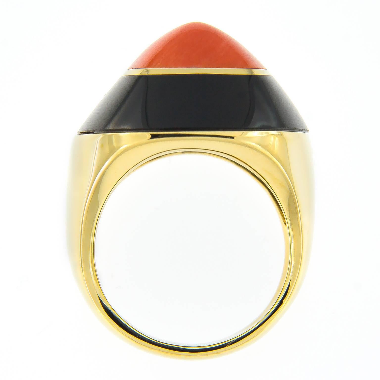 Coral & Onyx Sugarloaf 18 Karat Yellow Gold Dome Ring In New Condition For Sale In Troy, MI