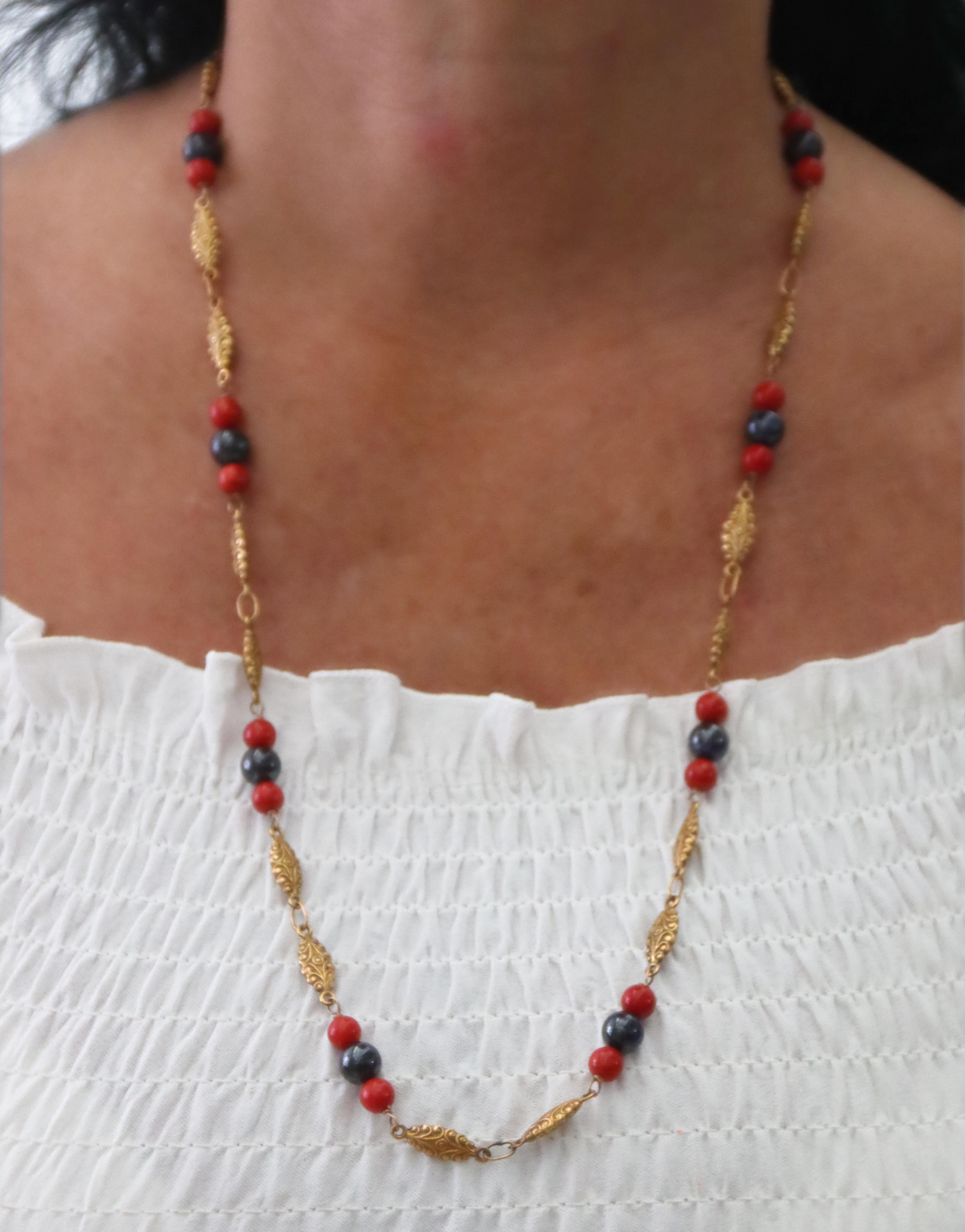 Collana con perline di corallo e opali in oro giallo 14 carati in vendita 1