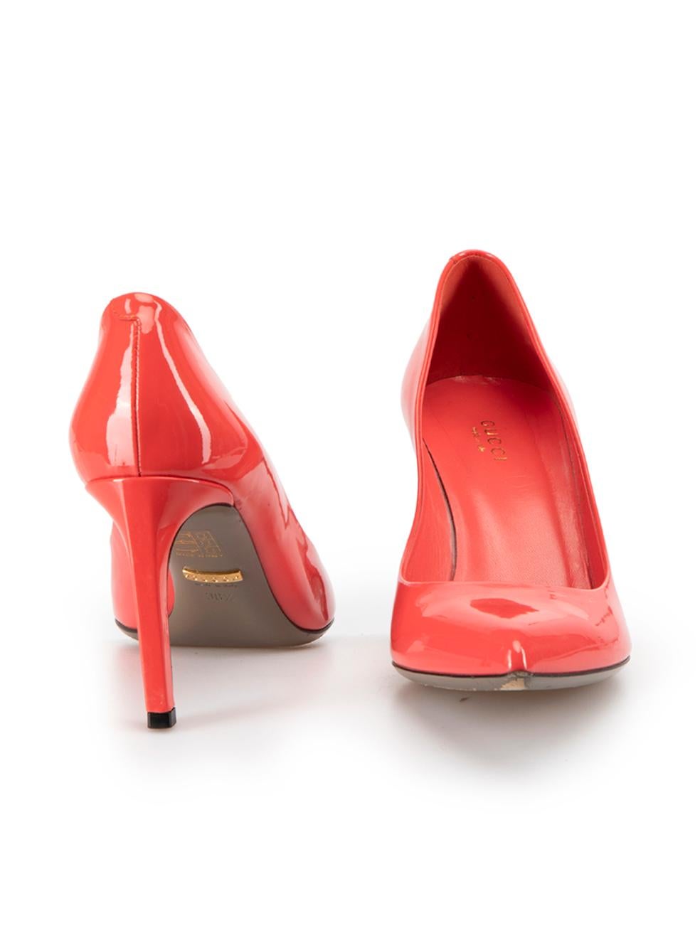 Coral Patent Leather Pointed Toe Heels Size IT 38.5 In Good Condition For Sale In London, GB