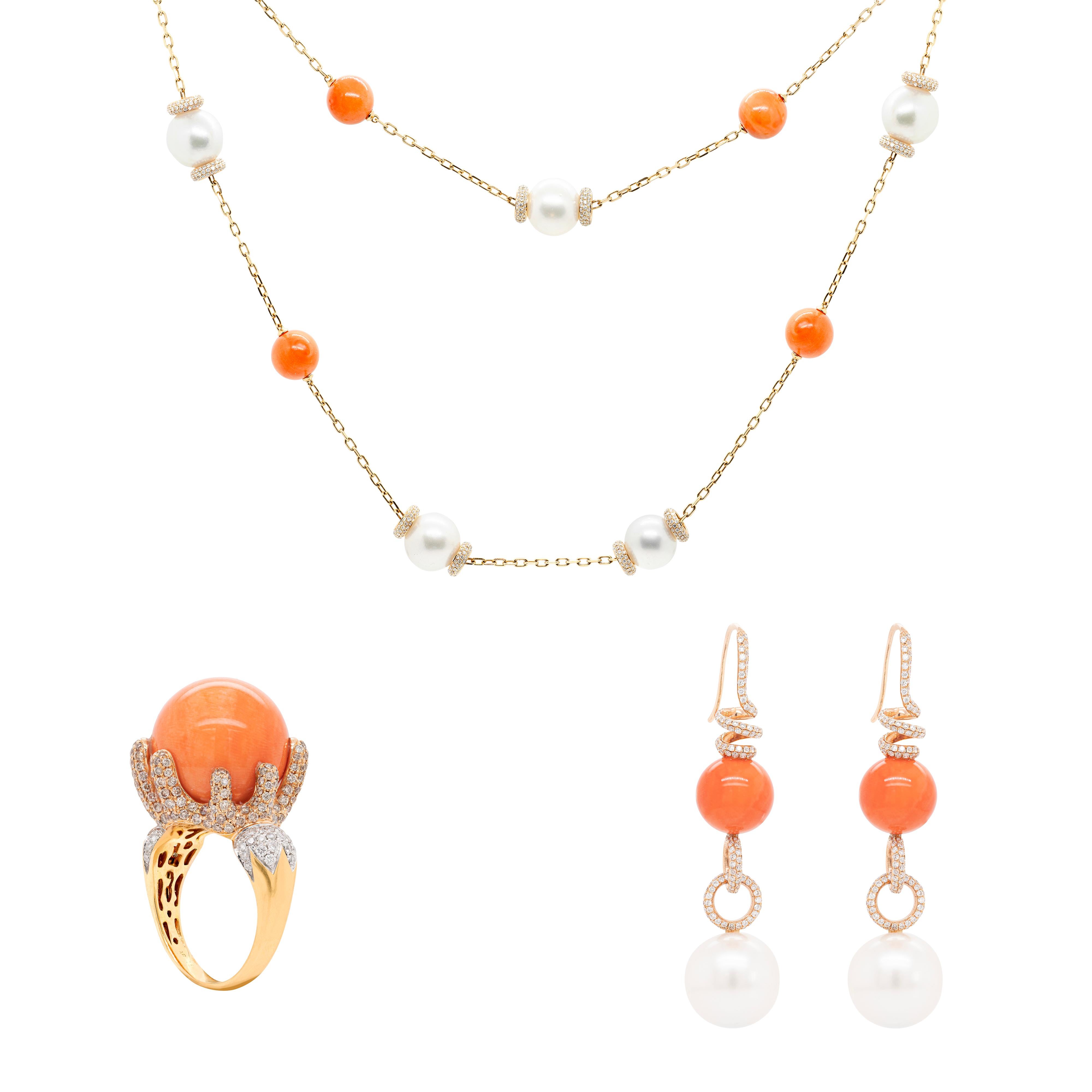 Perle Boucles d'oreilles pendantes en or rose 18 carats avec corail, perles et diamants en vente