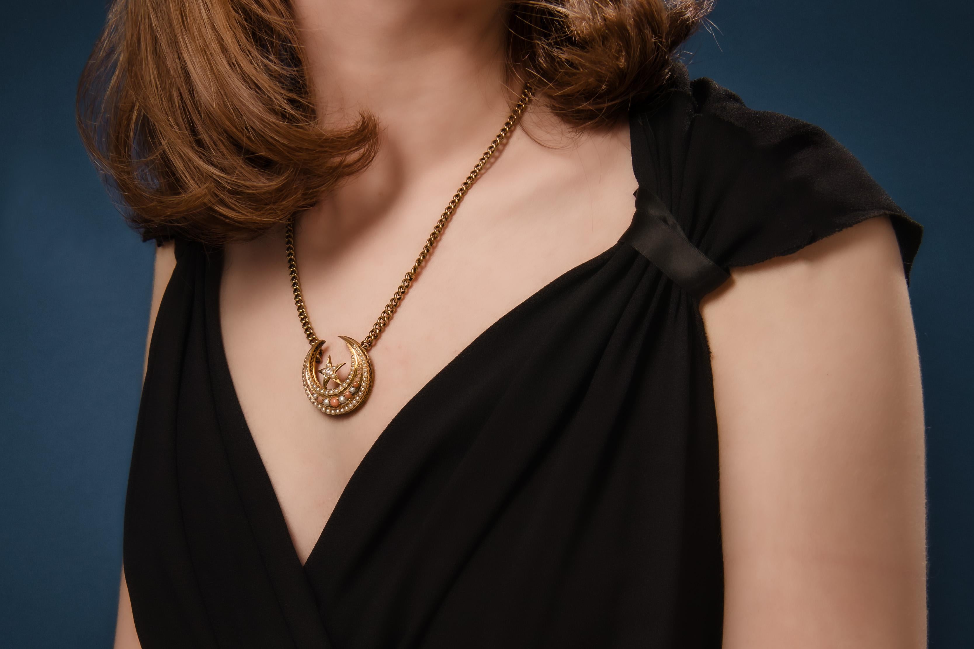 Coral, pearl and diamond Crescent pendant necklace, Early 20th Century In Good Condition For Sale In London, GB