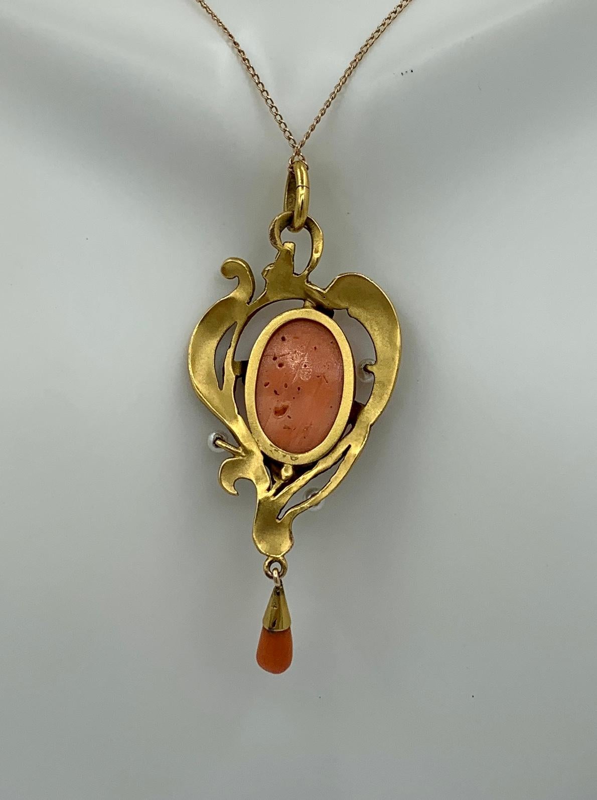 Coral Pearl Art Nouveau Flower Pendant Necklace 18 Karat Gold Rare, Circa 1910 In Excellent Condition For Sale In New York, NY