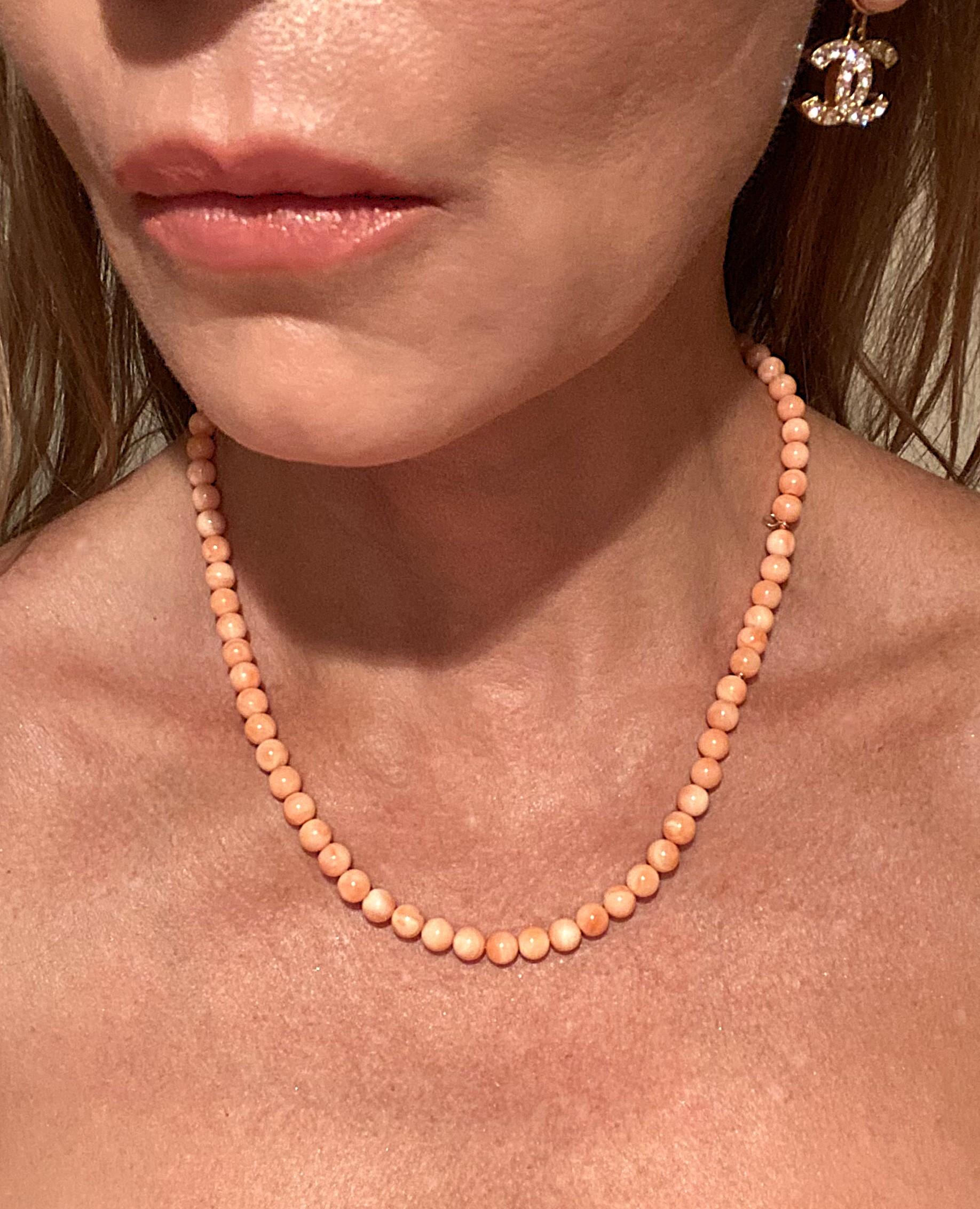 Round Cut Coral Pearl Bead Necklace For Sale