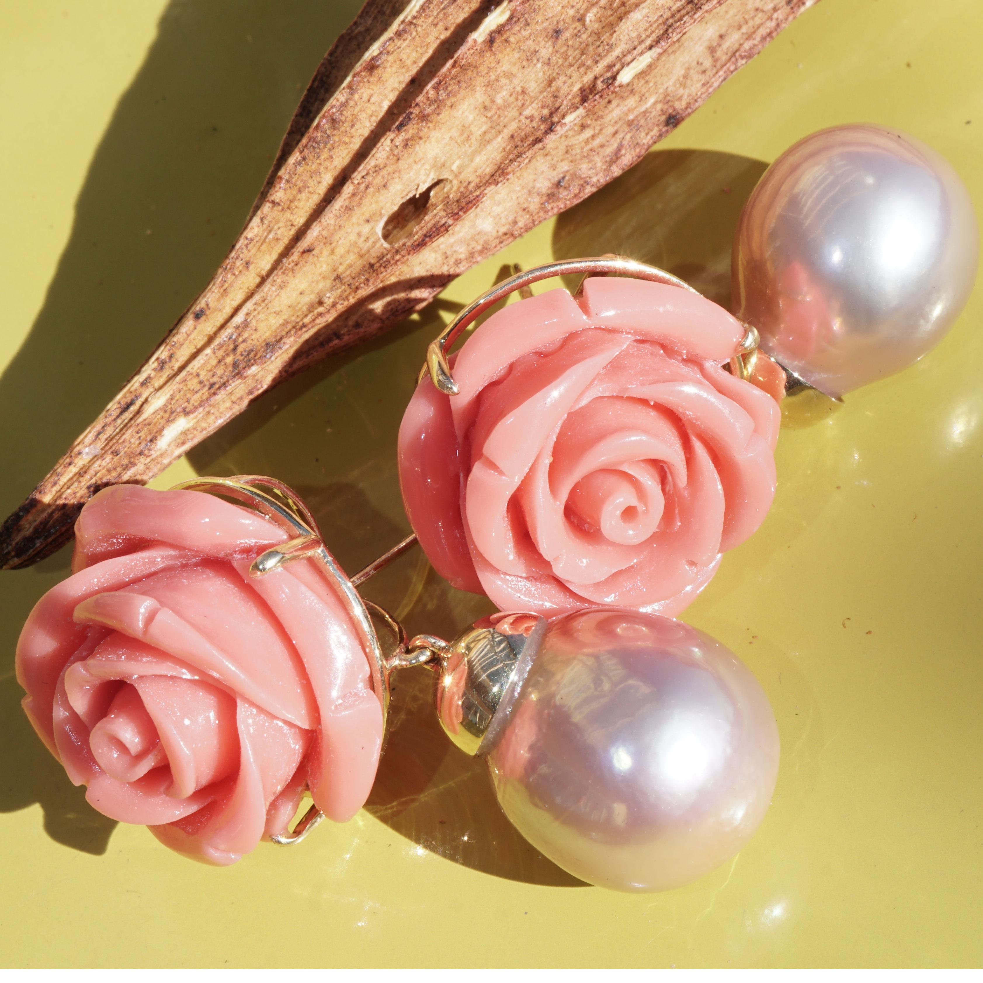 Koralle Perlen Ohrringe geblümt Barock 53 ct und XXL Größe 37 x 21  mm so dekorativ (Tropfenschliff) im Angebot