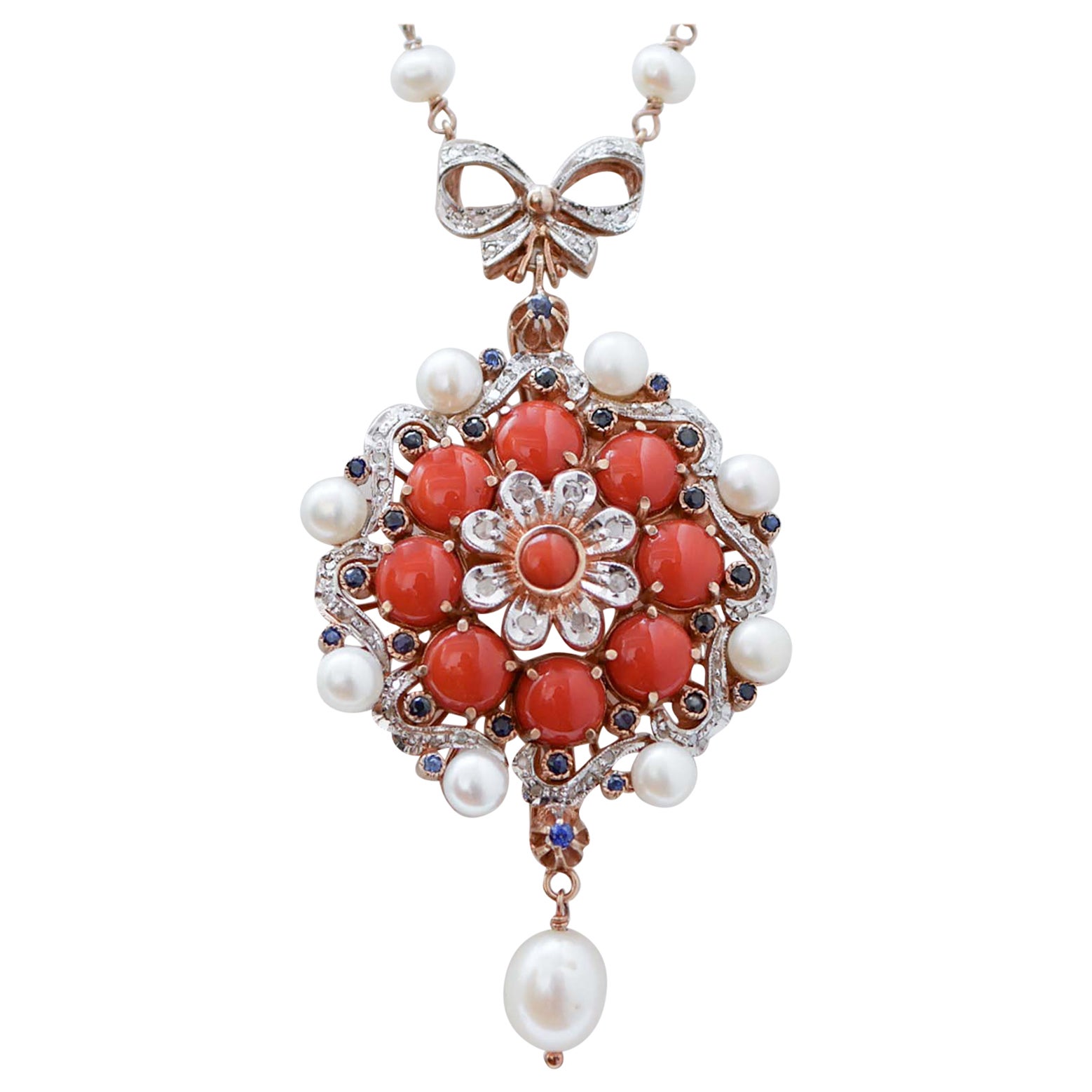 Collier pendentif en corail, perles, diamants, saphirs, or rose et argent en vente