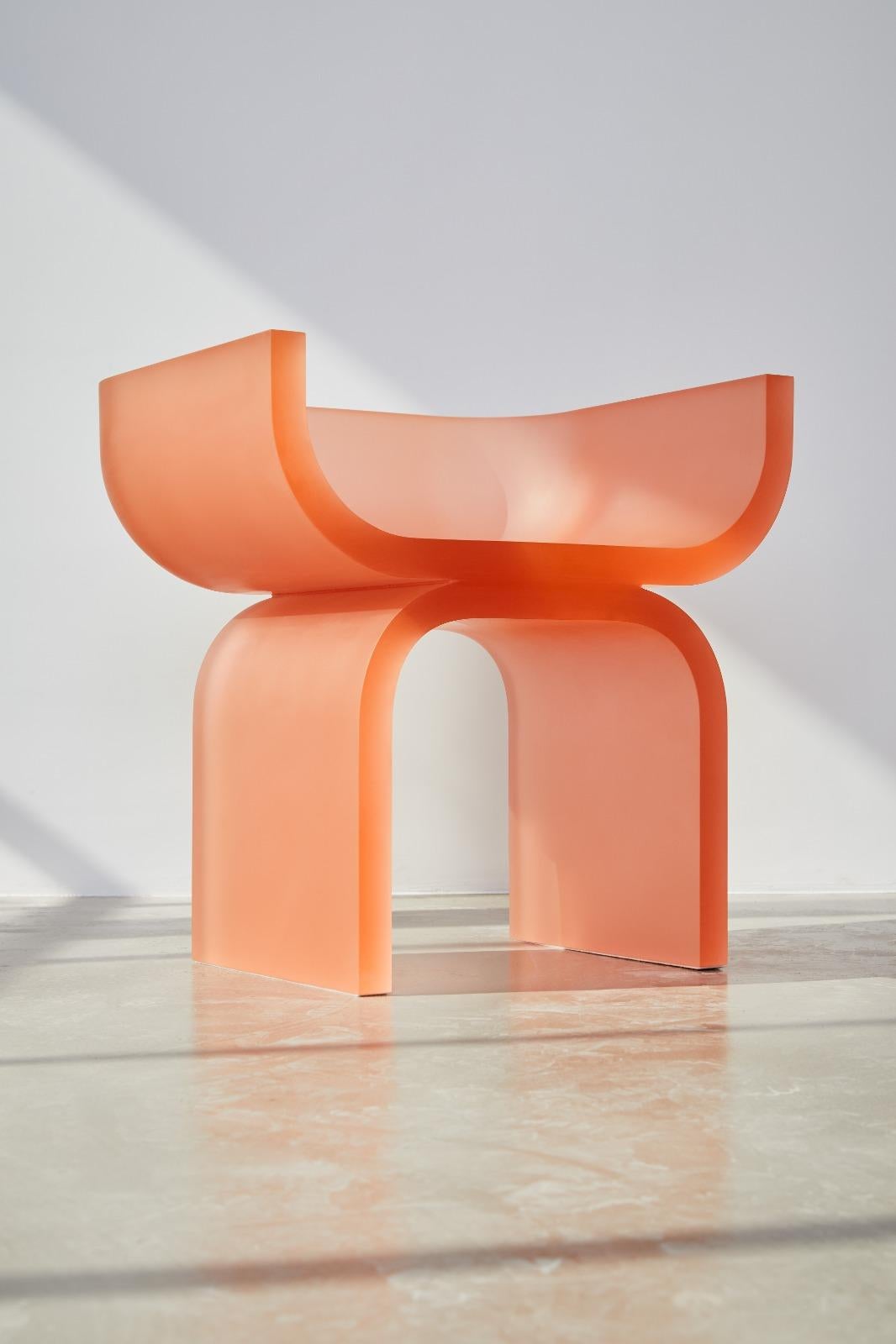 Rick-Stuhl aus Koralle und rosa Harz von französischer Designerin Joris Poggioli (Französisch) im Angebot