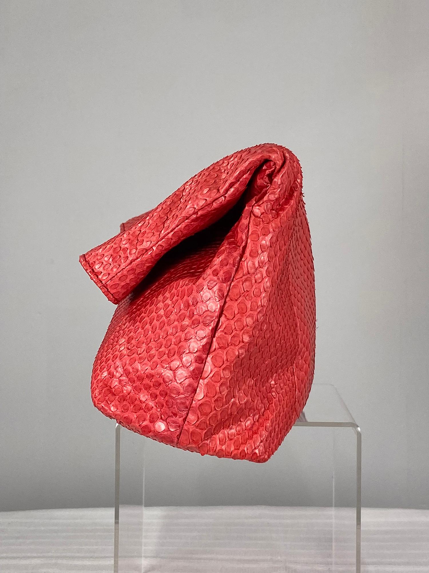 Korallenfarbene Python-Handtasche zum Umklappen von Laurent Effel St Barth für Damen oder Herren