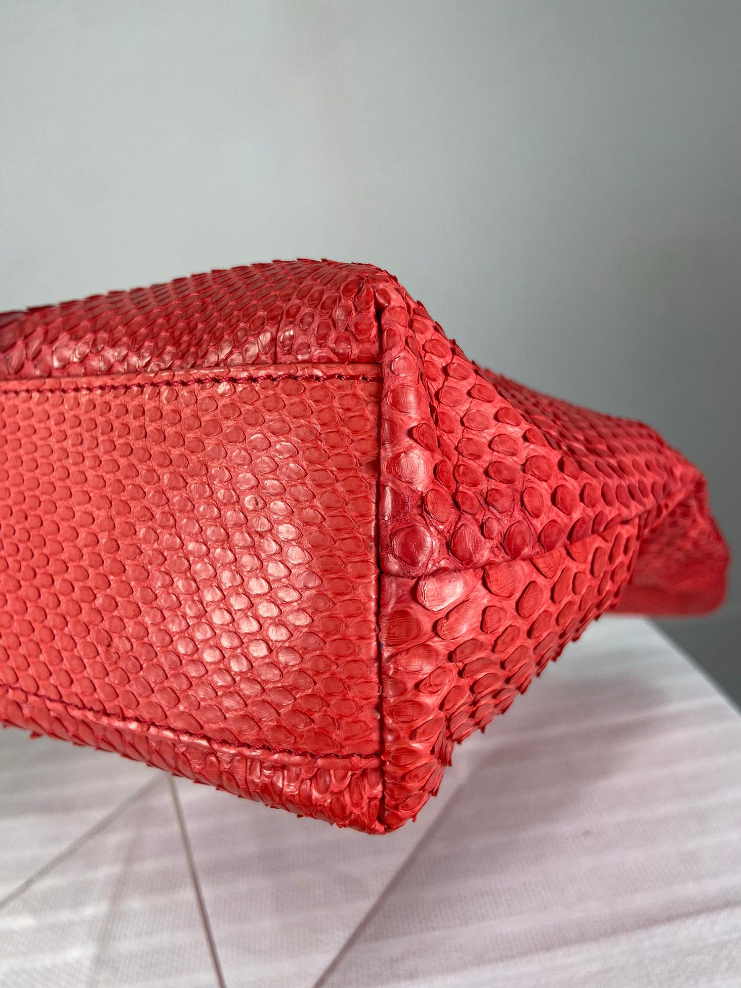 Korallenfarbene Python-Handtasche zum Umklappen von Laurent Effel St Barth 2