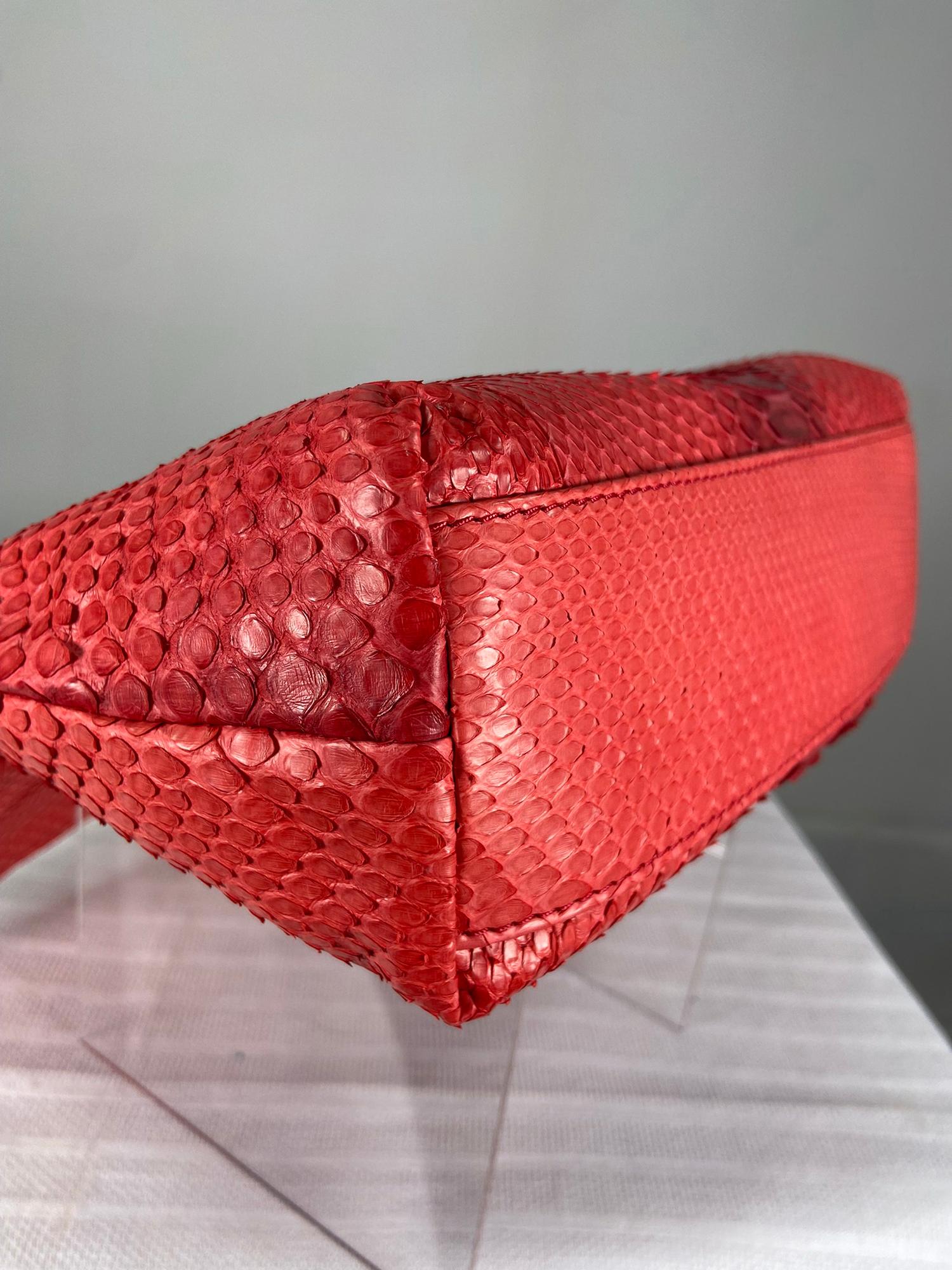 Korallenfarbene Python-Handtasche zum Umklappen von Laurent Effel St Barth 3