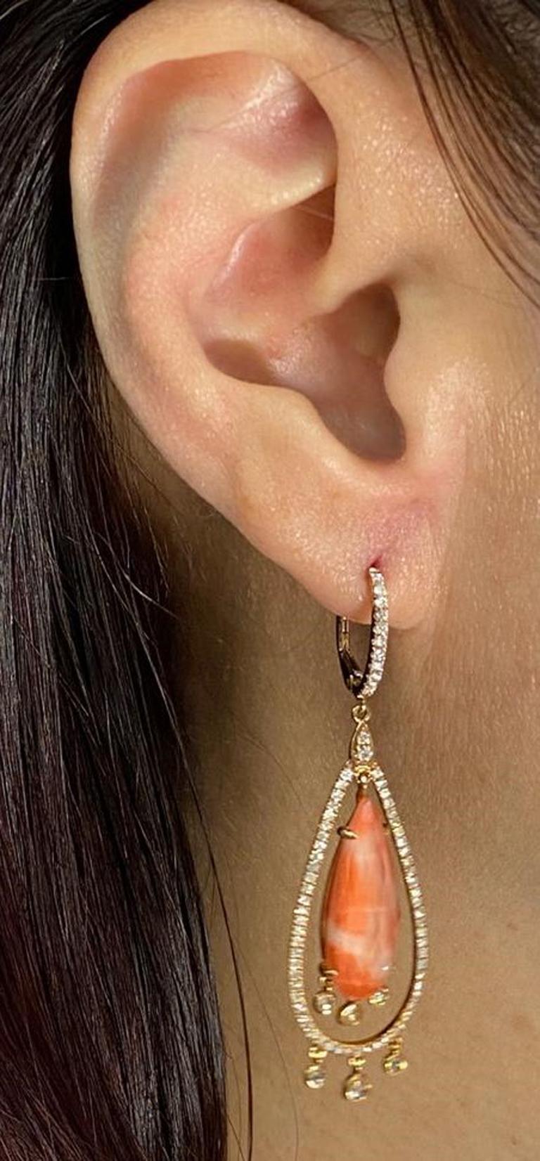 Coral Quartz Doublet Dangle Earrings in 18K Rose Gold In New Condition For Sale In Hong Kong, HK