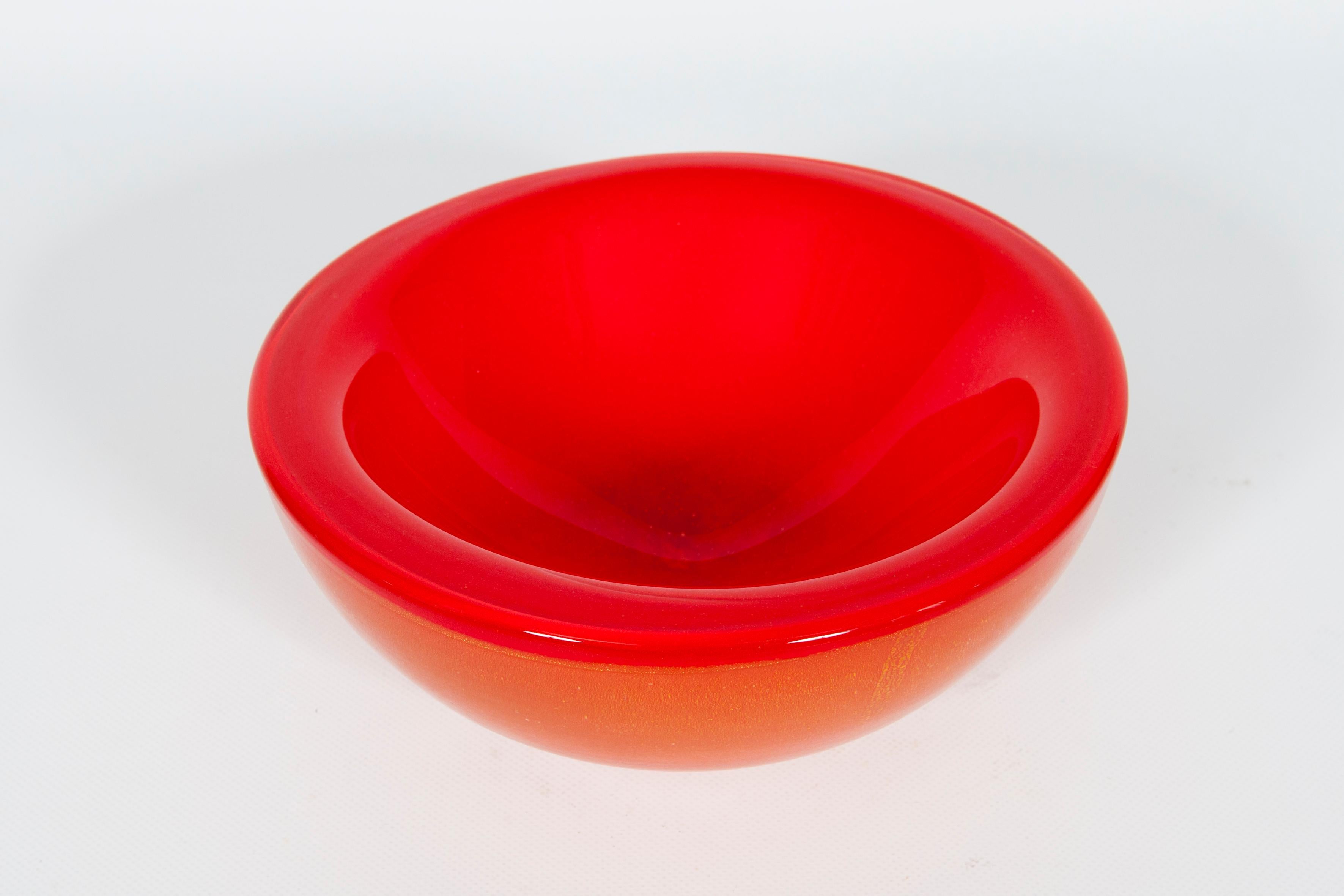 Coral Red Murano Glass Bowl with 24-Karat Gold Attributed to Donà, 1990s For Sale 1