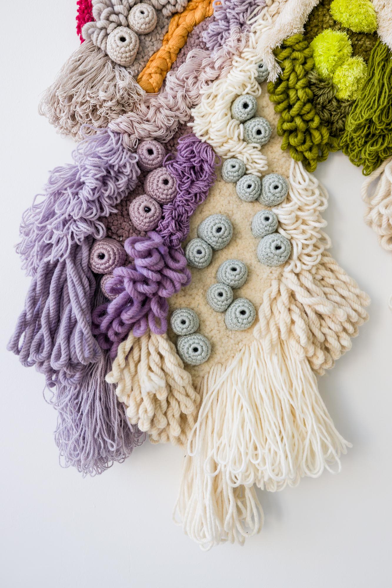 Escultura colgante de fibra inspirada en los arrecifes de coral, de Vanessa Barragão en venta 3