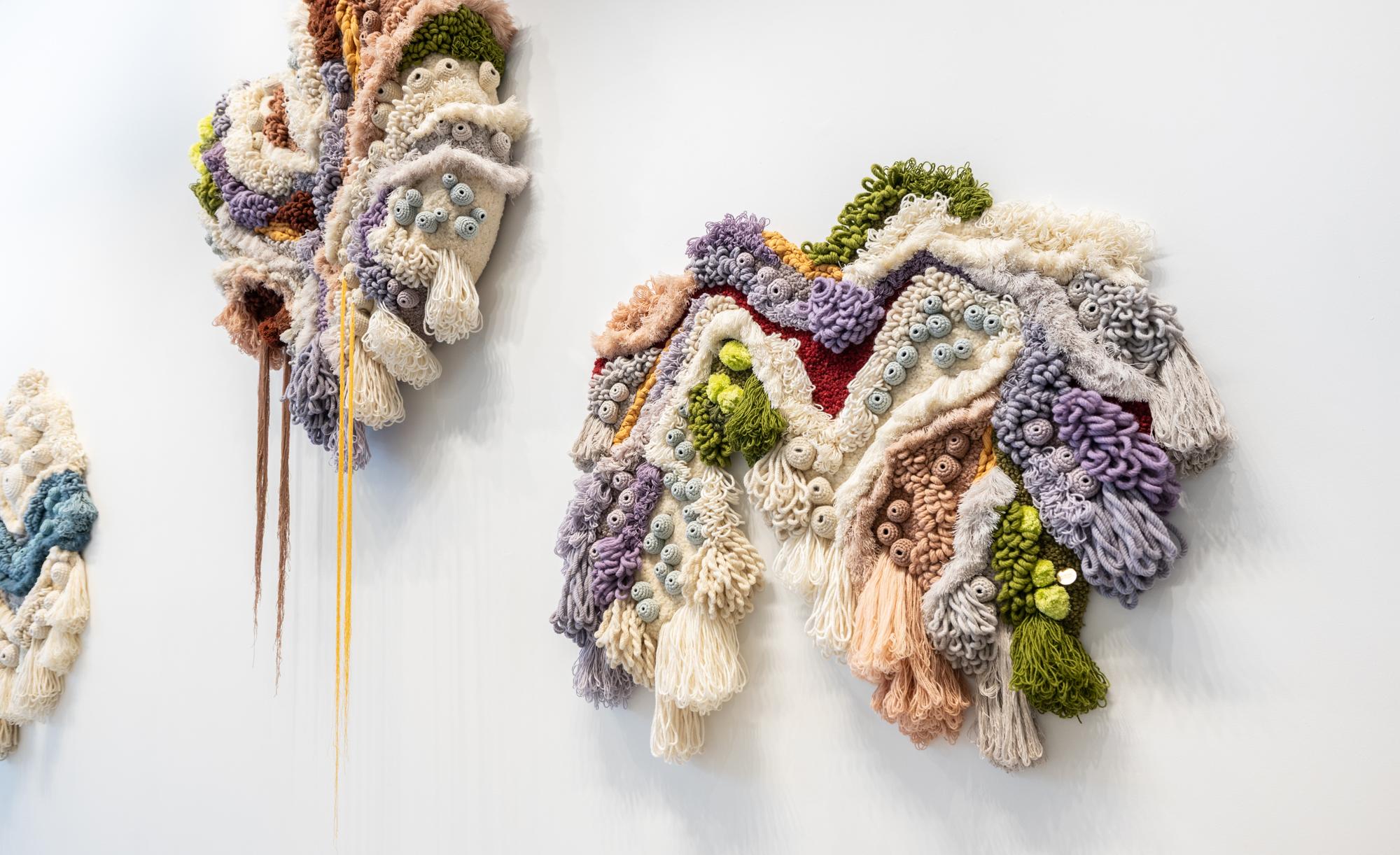 Escultura colgante de fibra inspirada en los arrecifes de coral, de Vanessa Barragão en venta 9