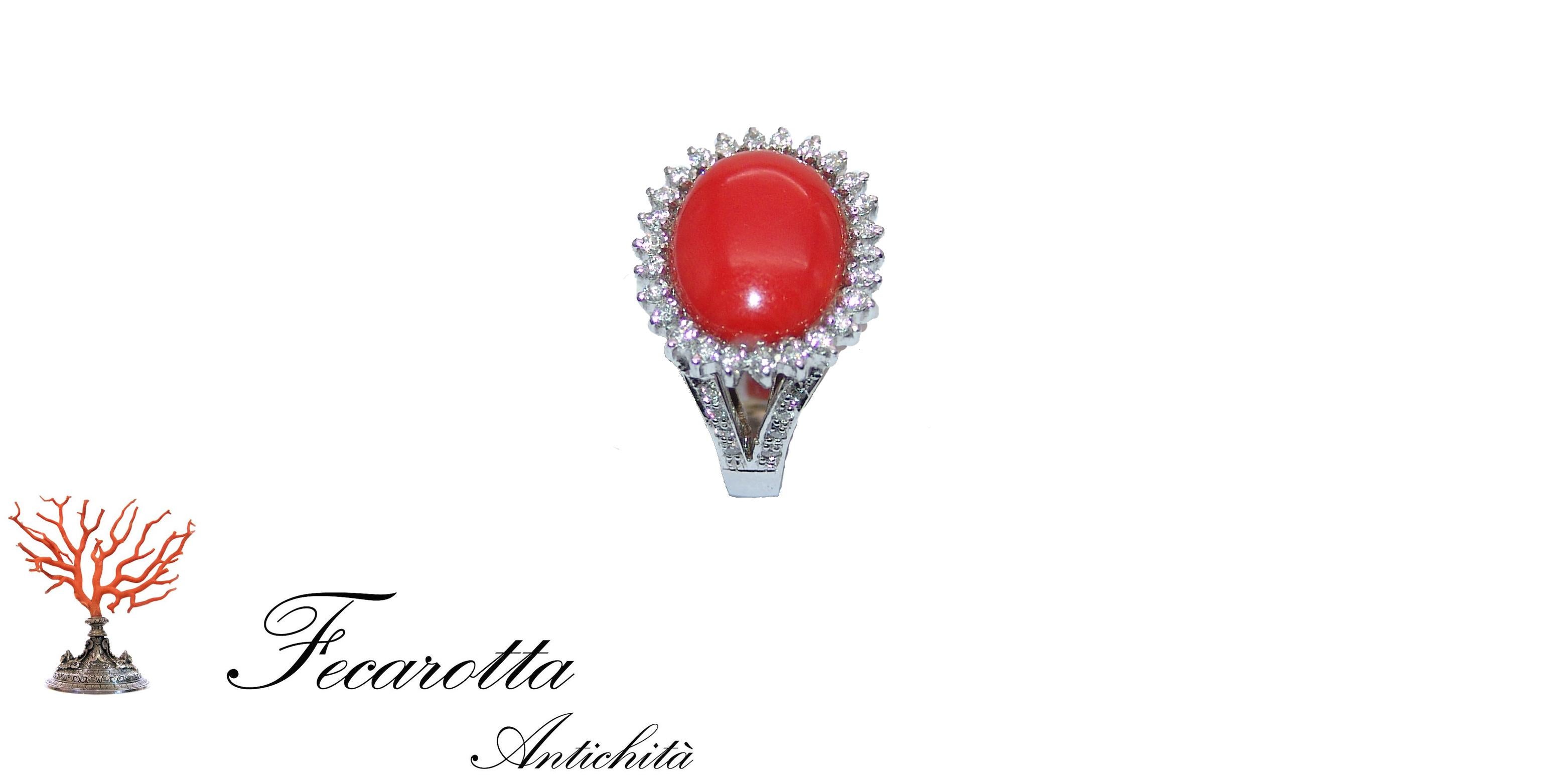 Coral ring withe gold 18 kt with diamonds 0,65 ct G colour vs1
