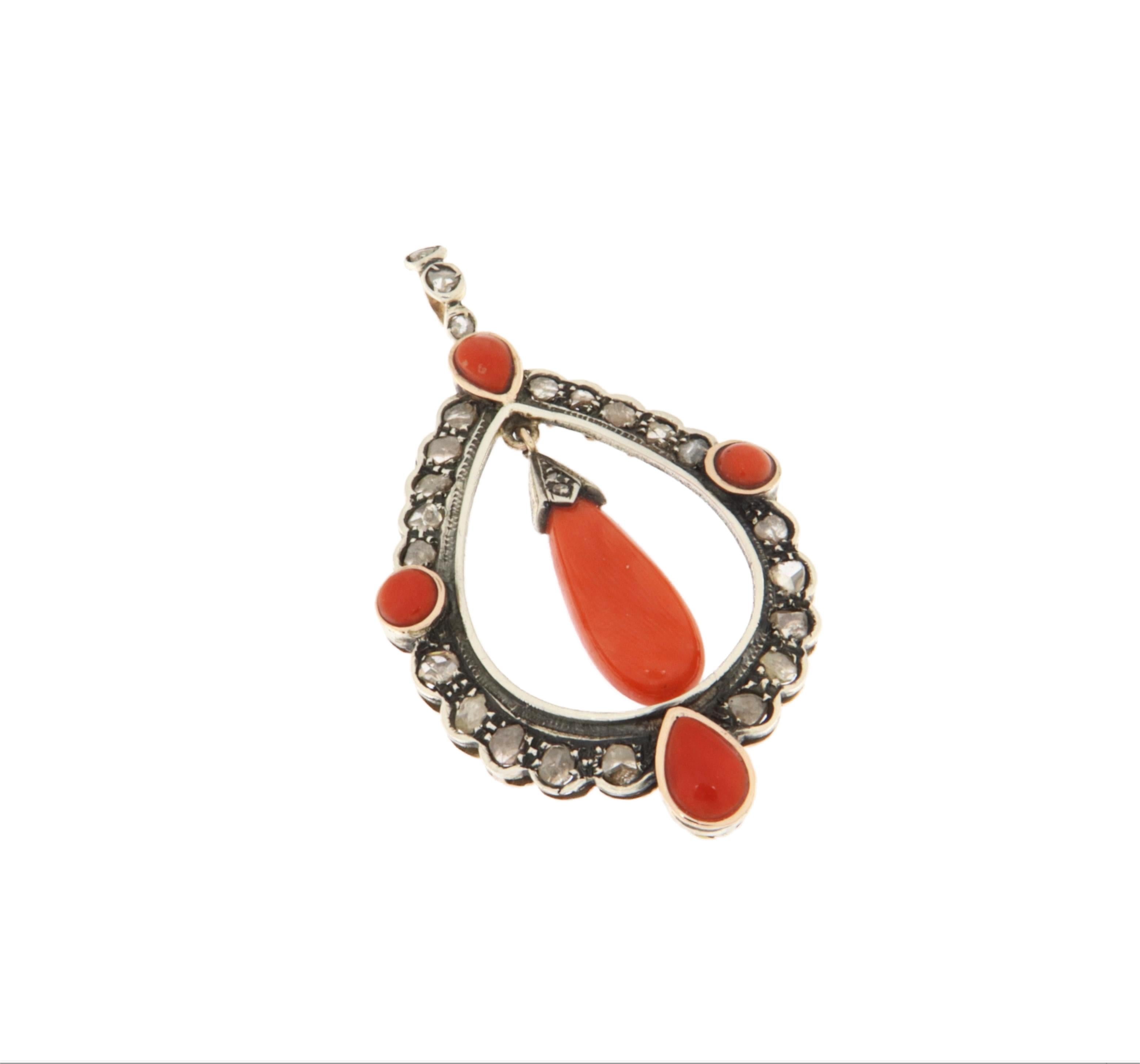 A magnificent pendant with a timeless and refined style, crafted in 14K yellow gold and 800-millesimal silver. This combination, typical of antique jewelry, gives the piece an unparalleled elegance. Featuring rose-cut diamonds and natural coral,
