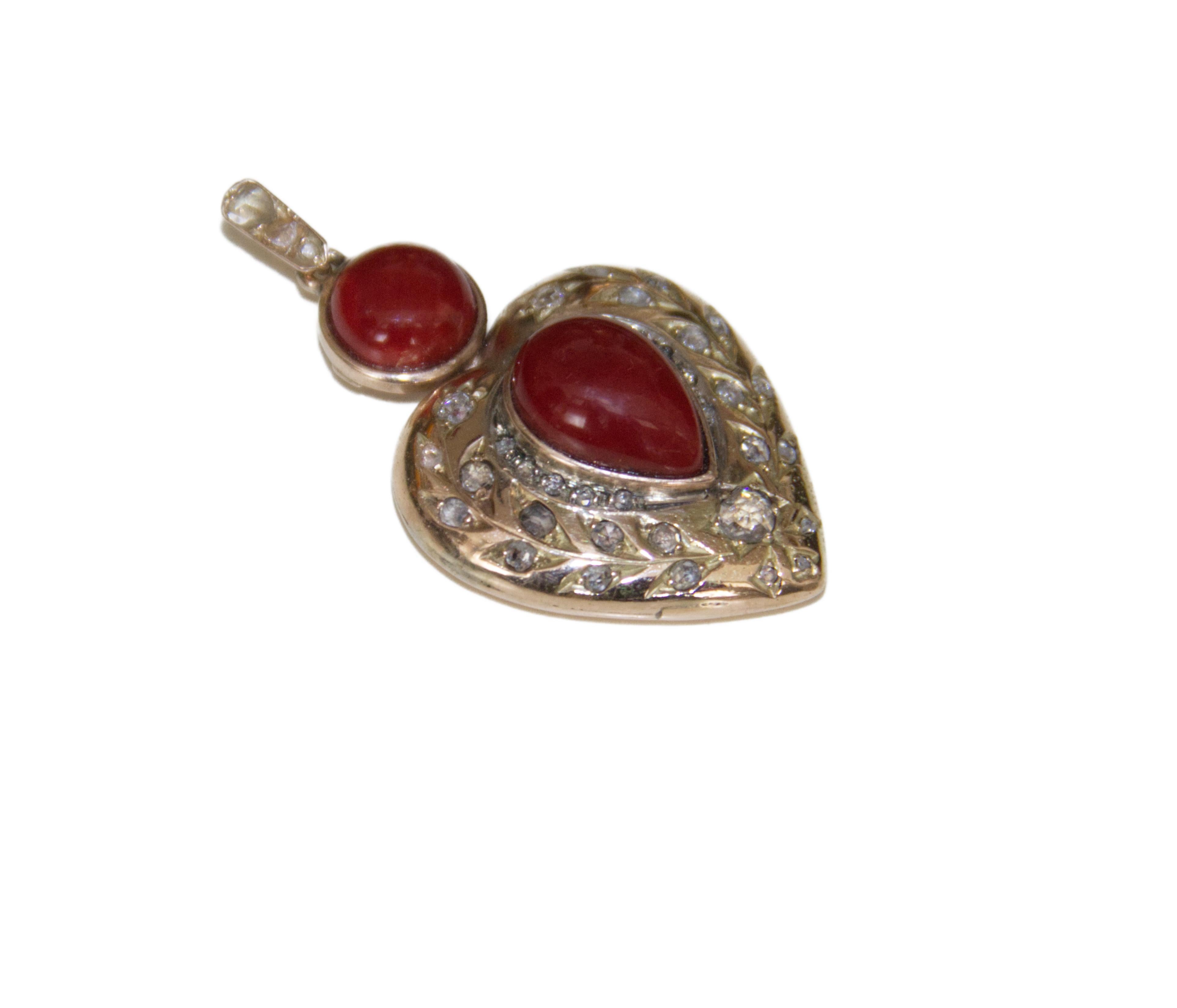 Coral Rose Diamants or jaune 9 carats  Collier à pendentifs en vente 3