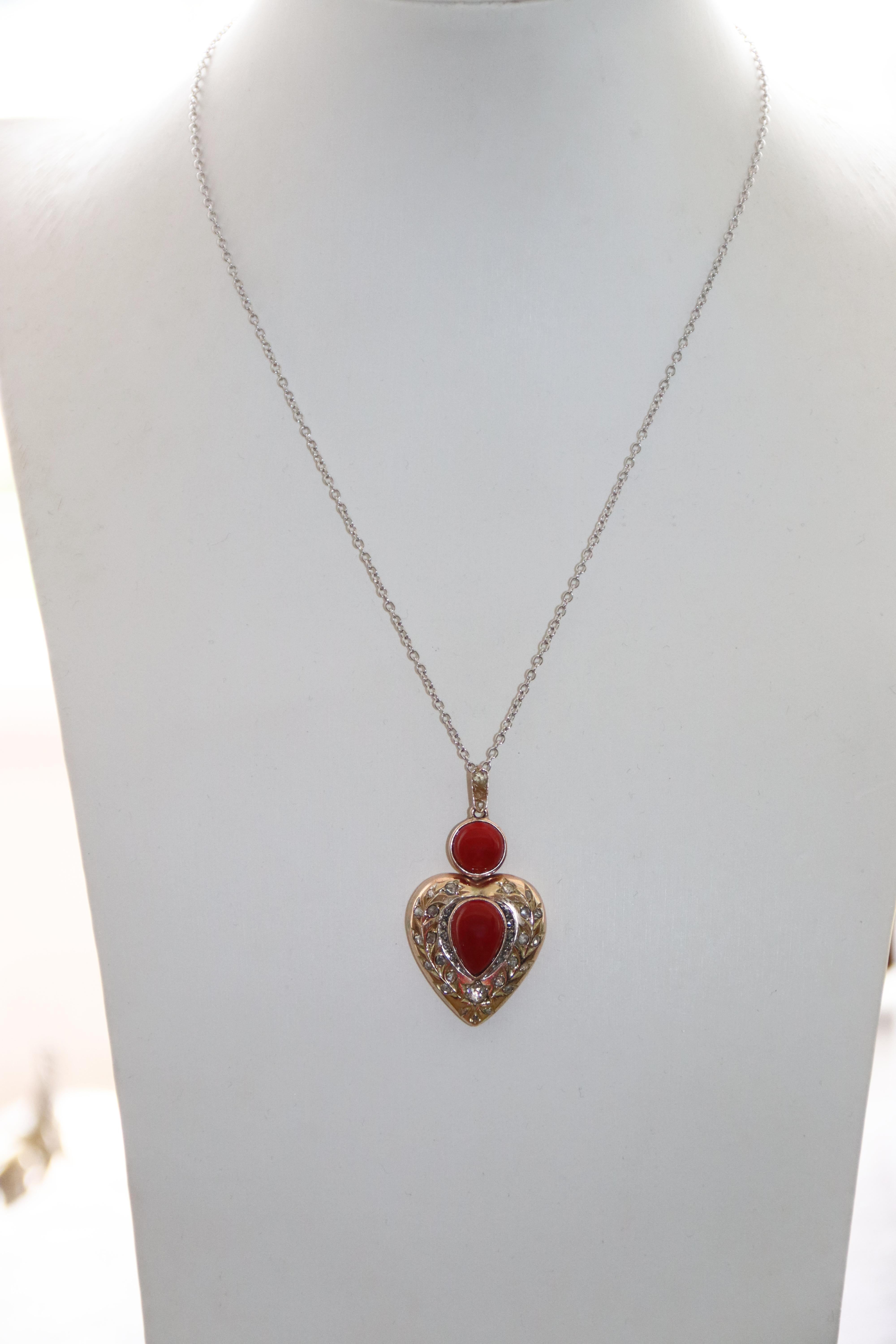 Coral Rose Diamants or jaune 9 carats  Collier à pendentifs en vente 5