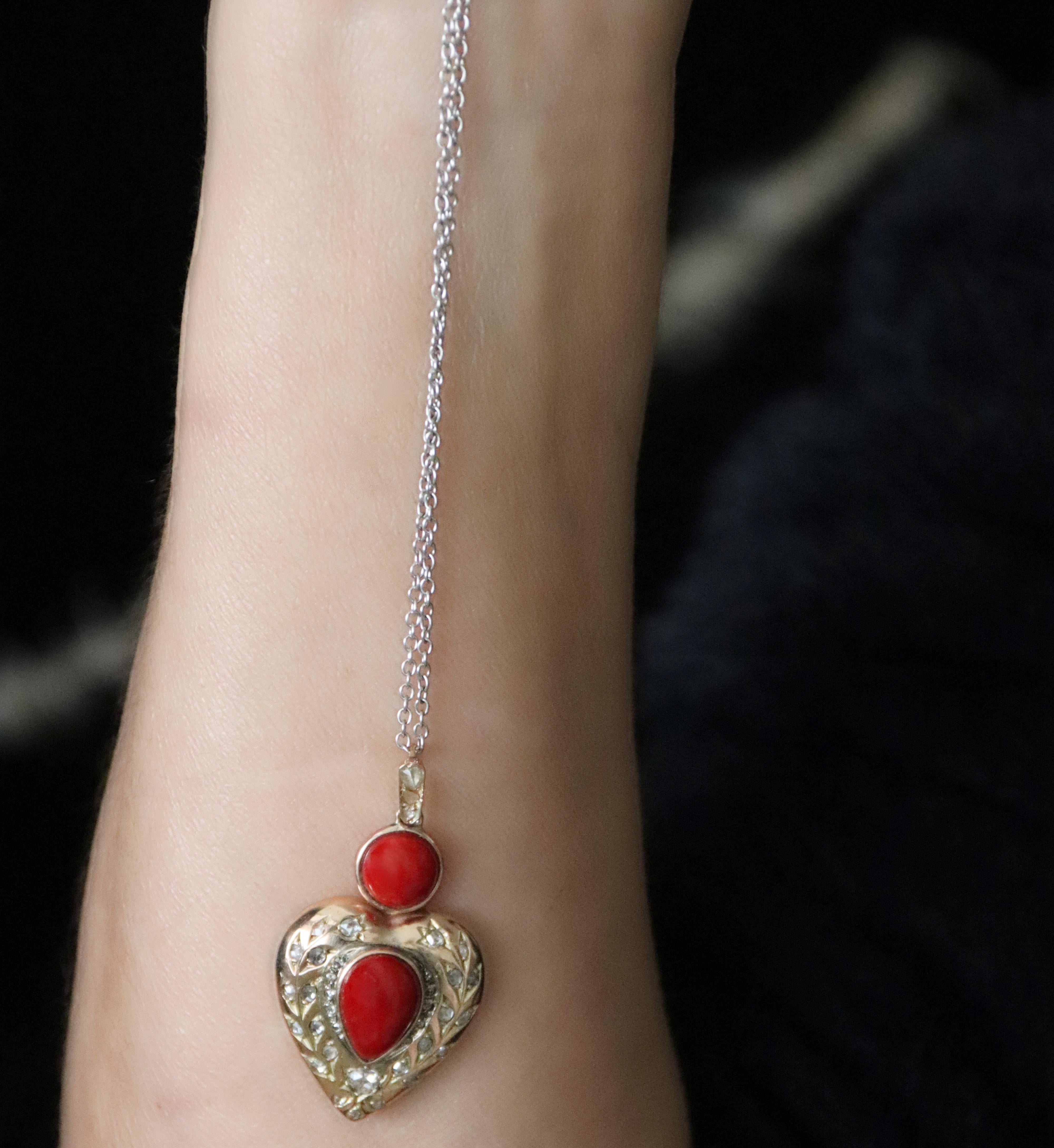 Coral Rose Diamants or jaune 9 carats  Collier à pendentifs en vente 8