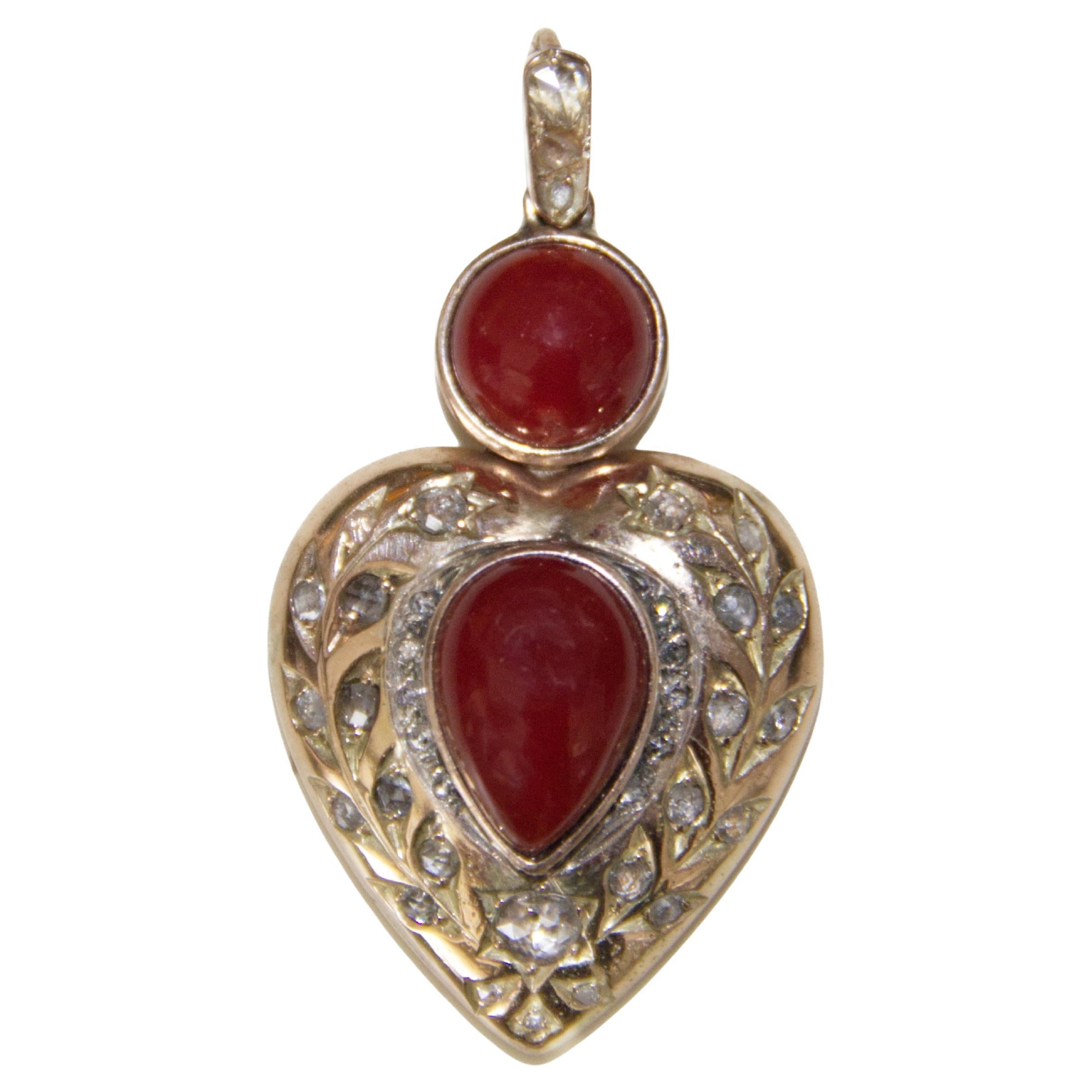 Artisan Coral Rose Diamants or jaune 9 carats  Collier à pendentifs en vente